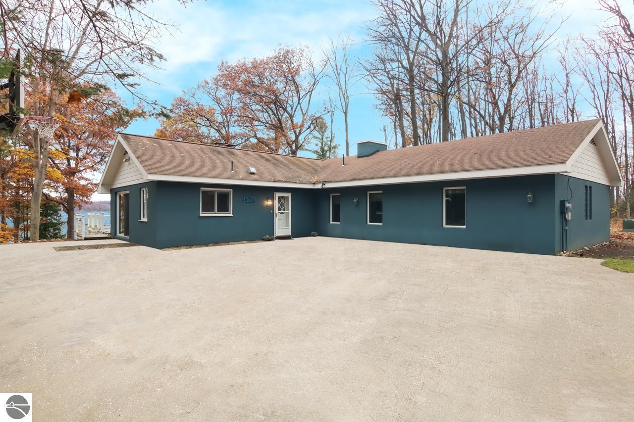 6660 SE Torch Lake Drive