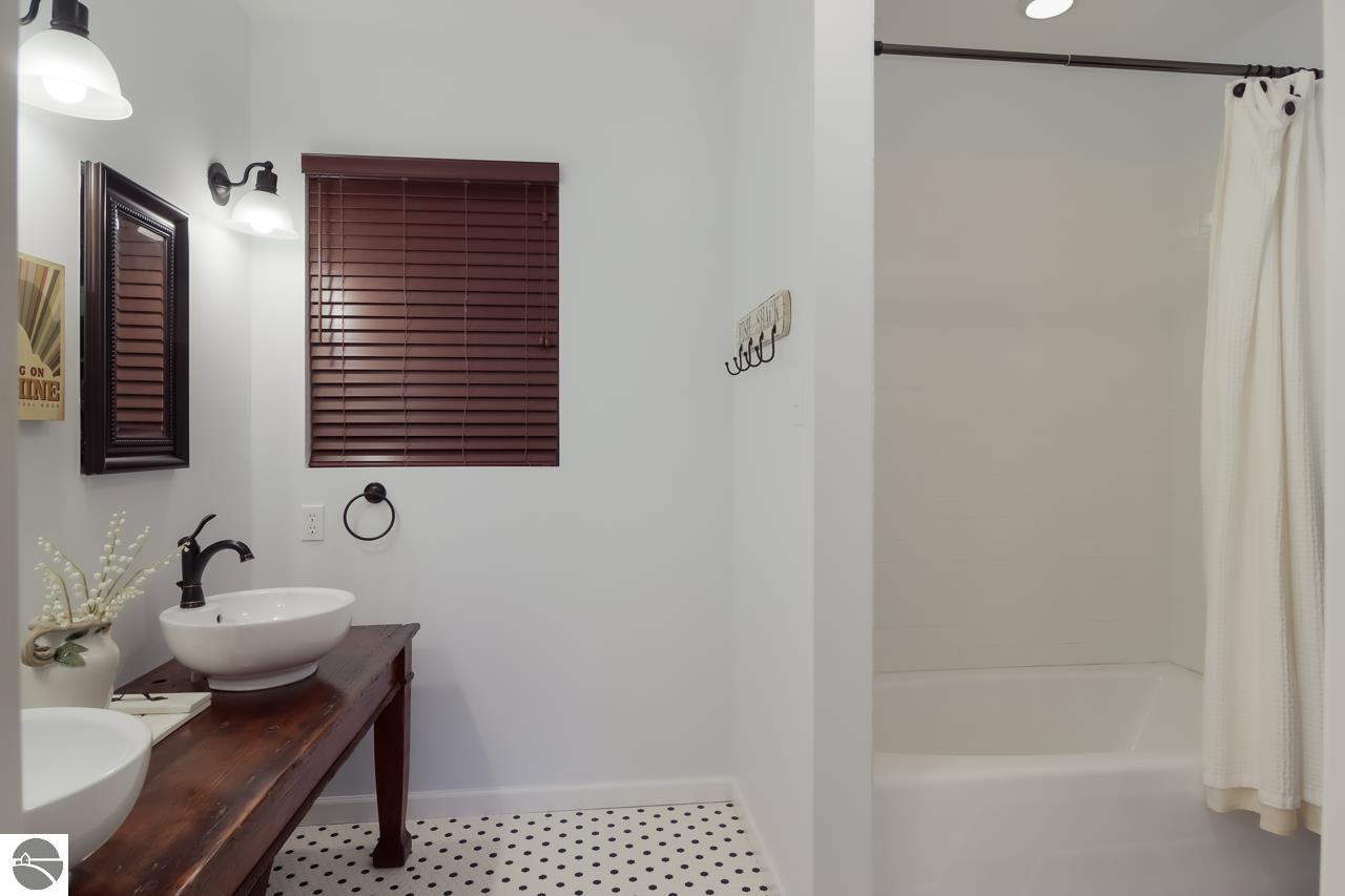 6660 SE Torch Lake Drive