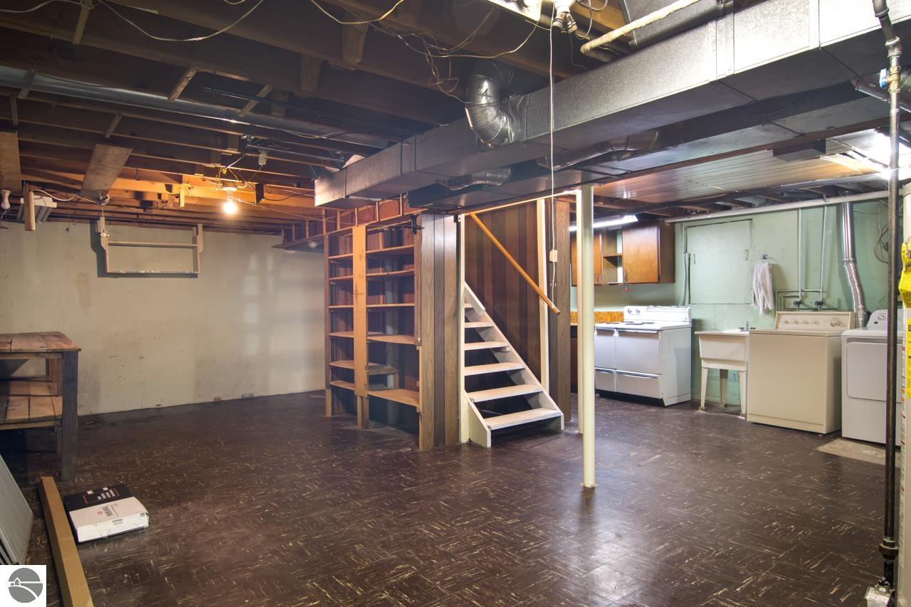 703 E Dixon Avenue