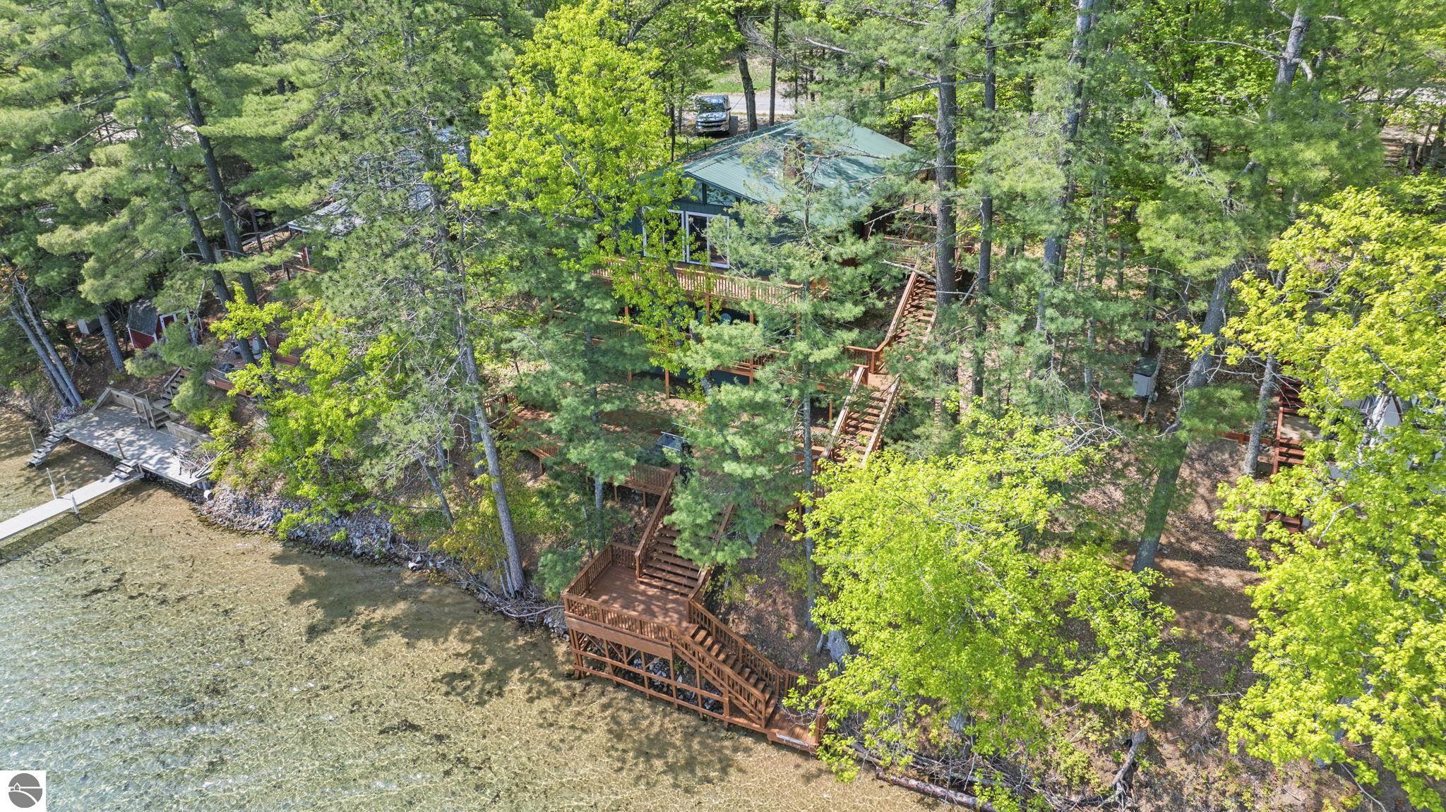 922 W Bear Lake Road NE