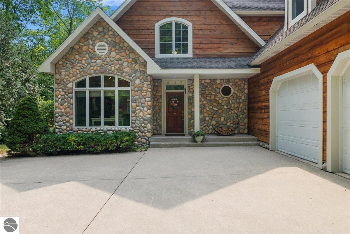 407 N Twin Pines Drive