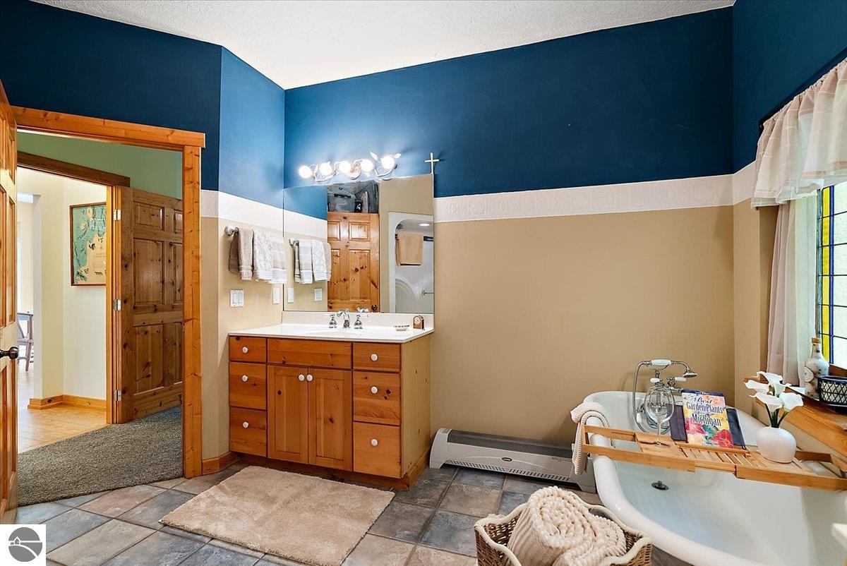 407 N Twin Pines Drive