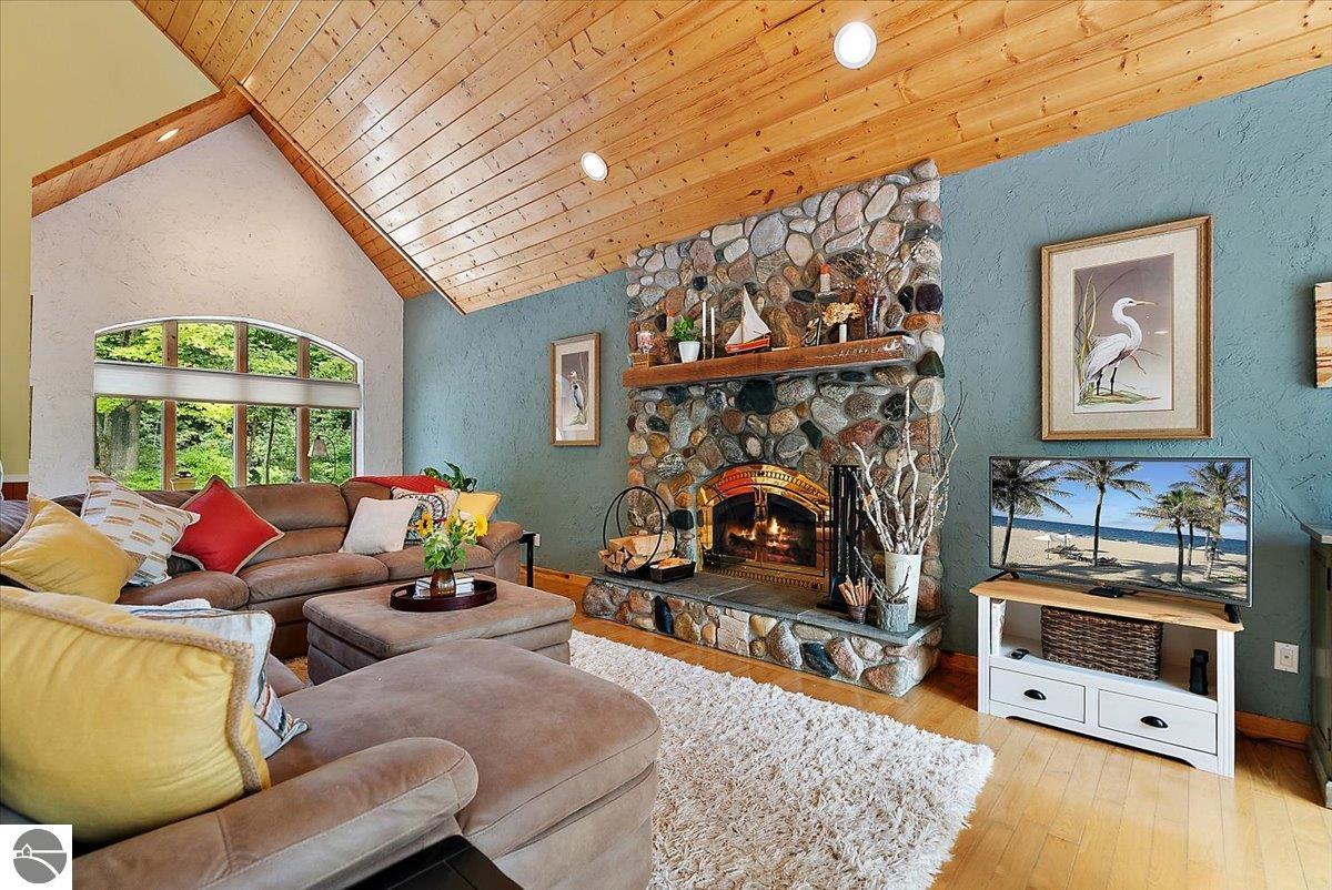 407 N Twin Pines Drive