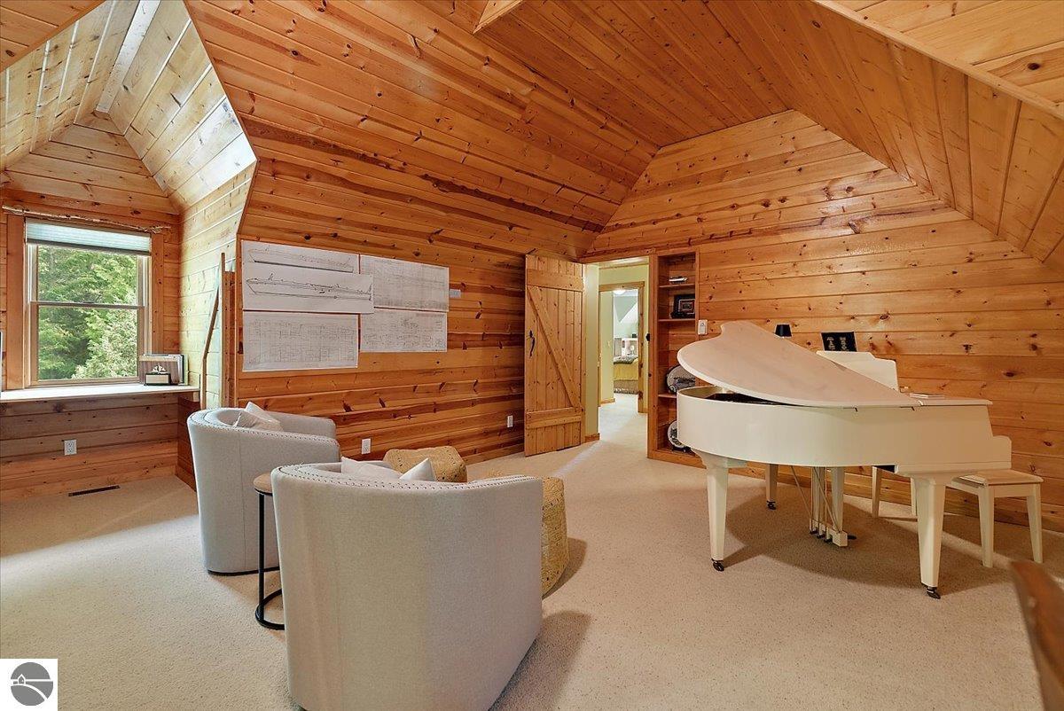 407 N Twin Pines Drive