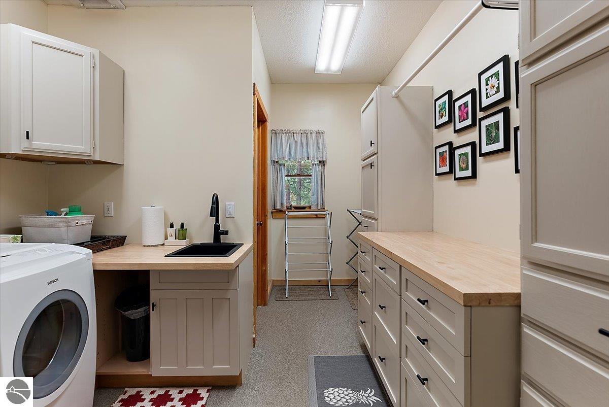 407 N Twin Pines Drive