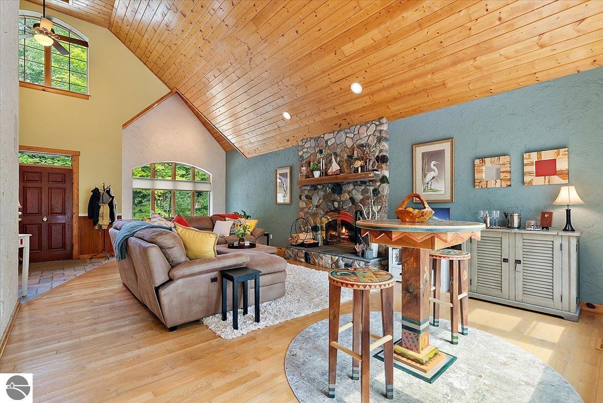 407 N Twin Pines Drive