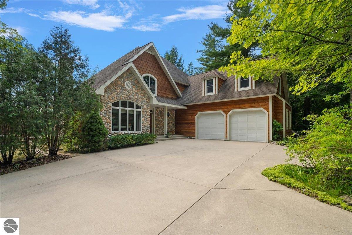 407 N Twin Pines Drive