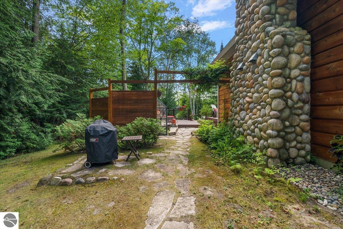 407 N Twin Pines Drive