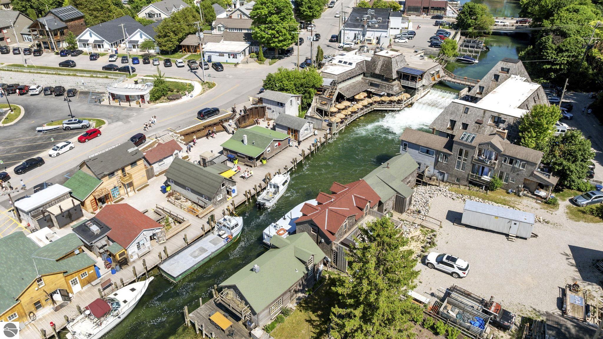 407 N Twin Pines Drive