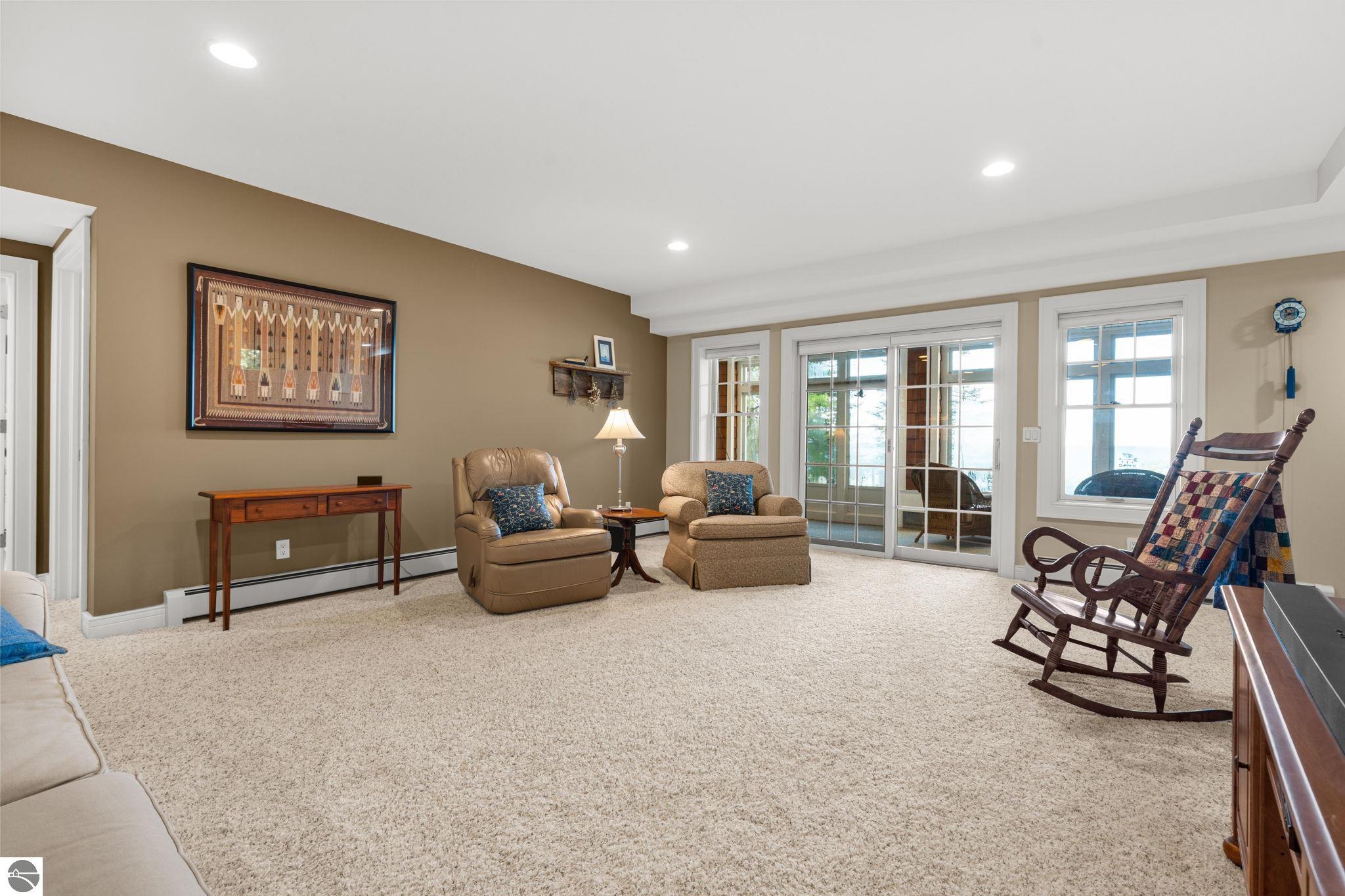 4903 Lake Shore Drive