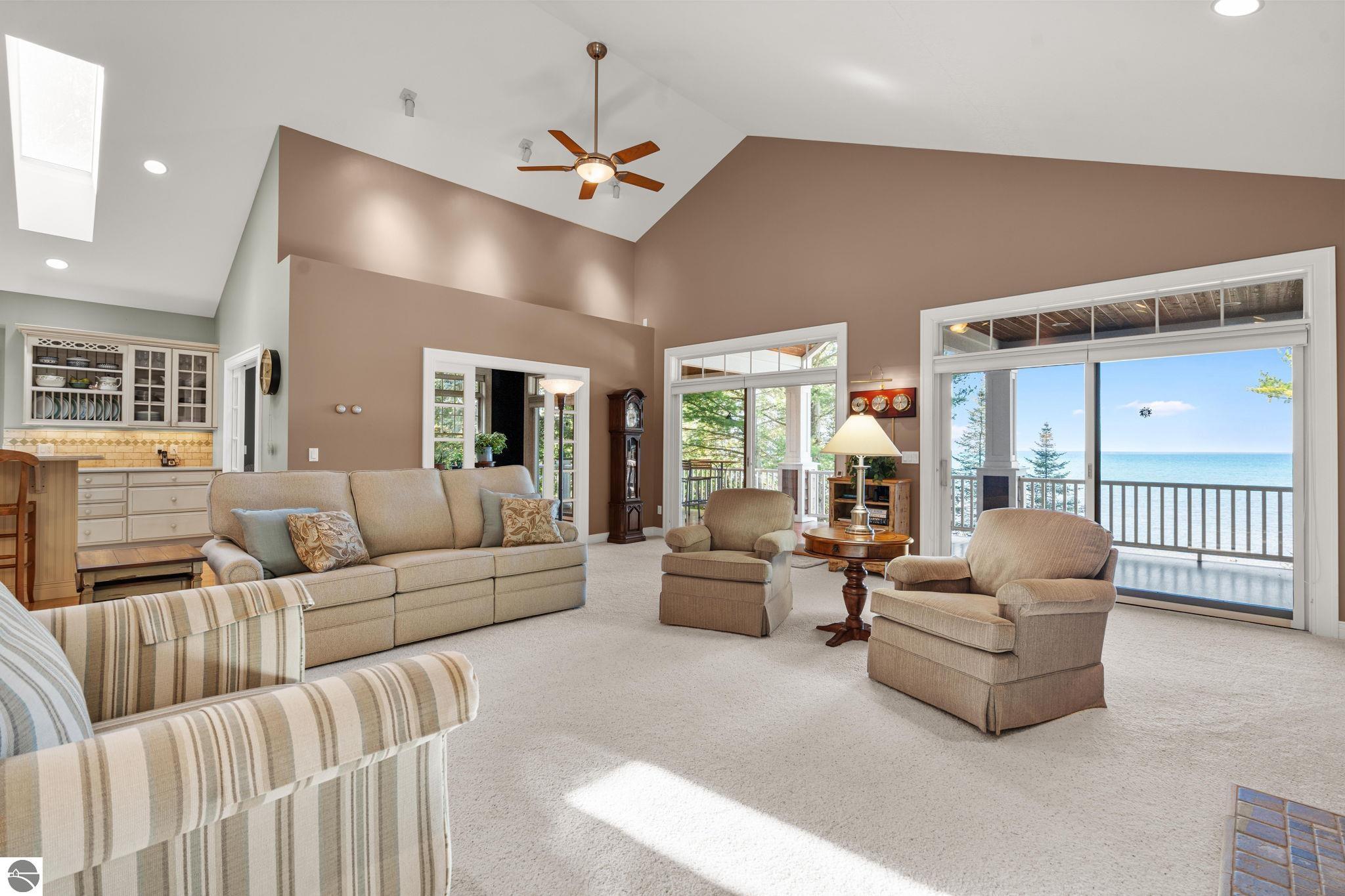 4903 Lake Shore Drive