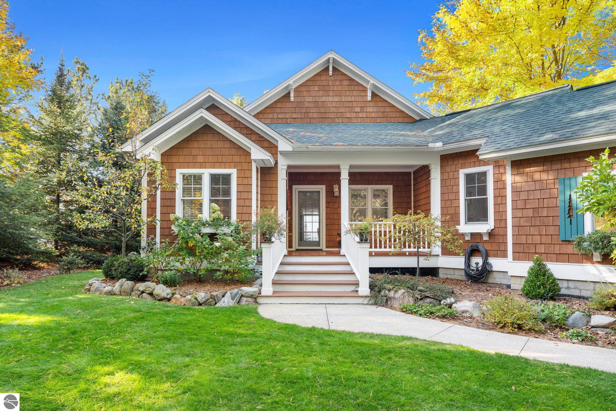 4903 Lake Shore Drive