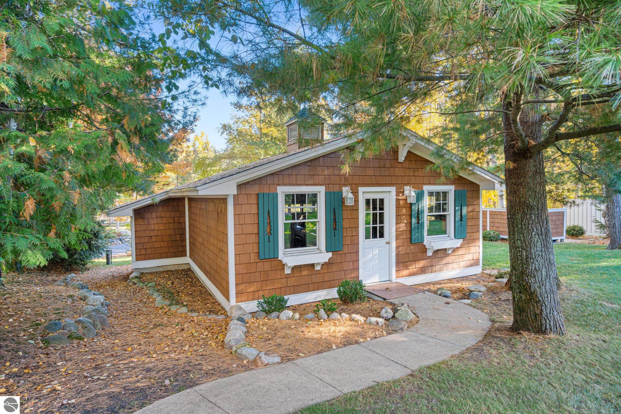 4903 Lake Shore Drive