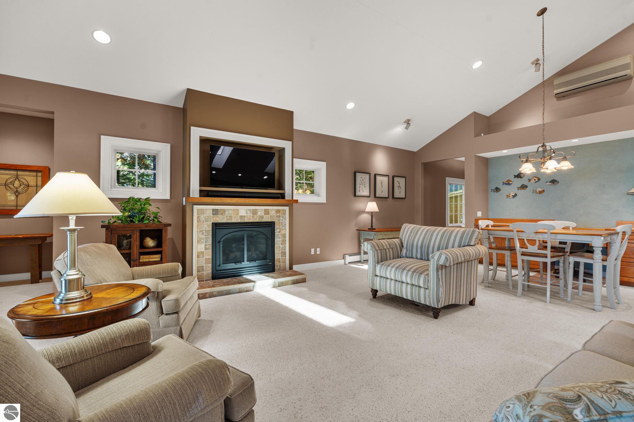 4903 Lake Shore Drive