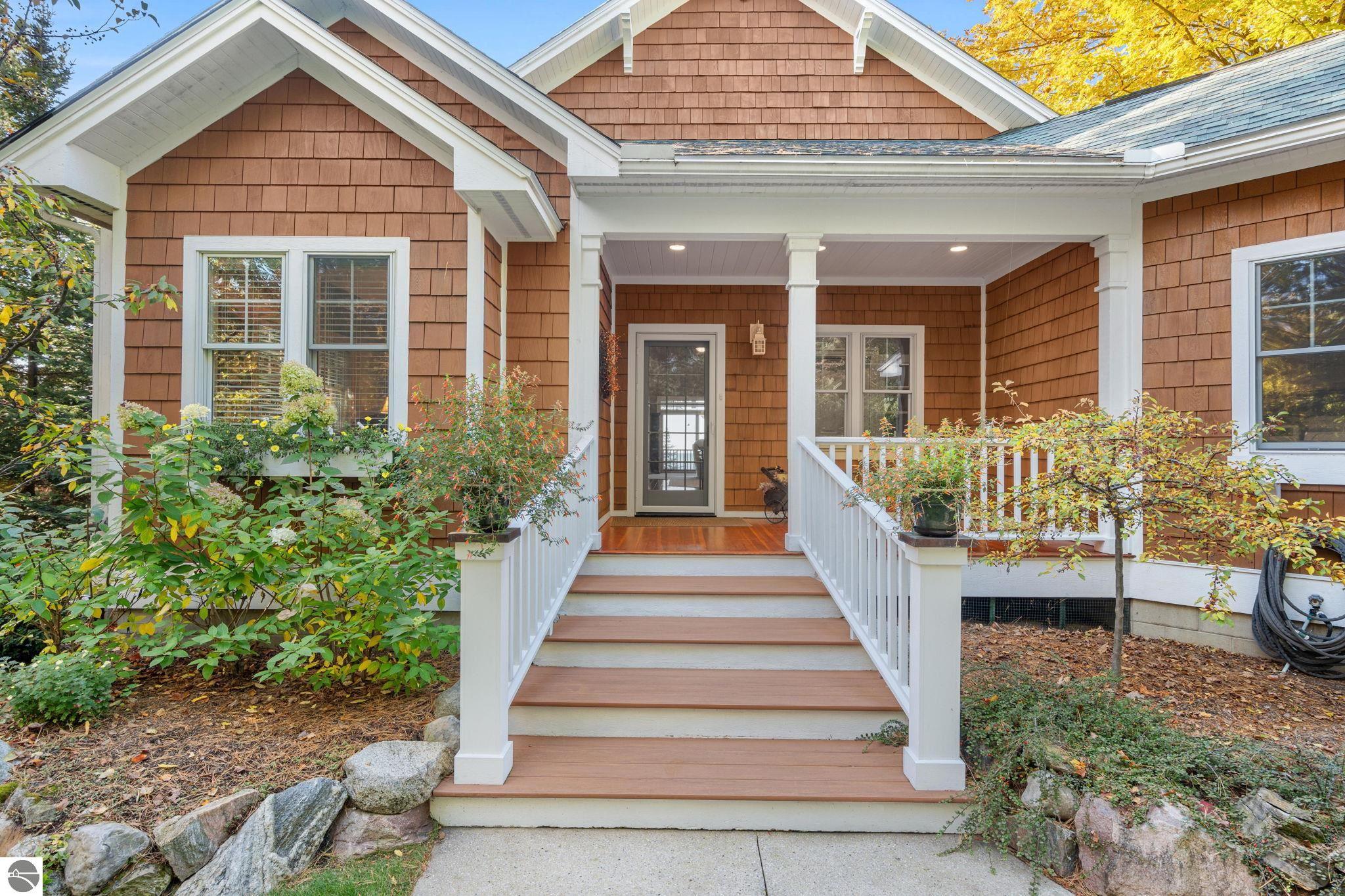 4903 Lake Shore Drive