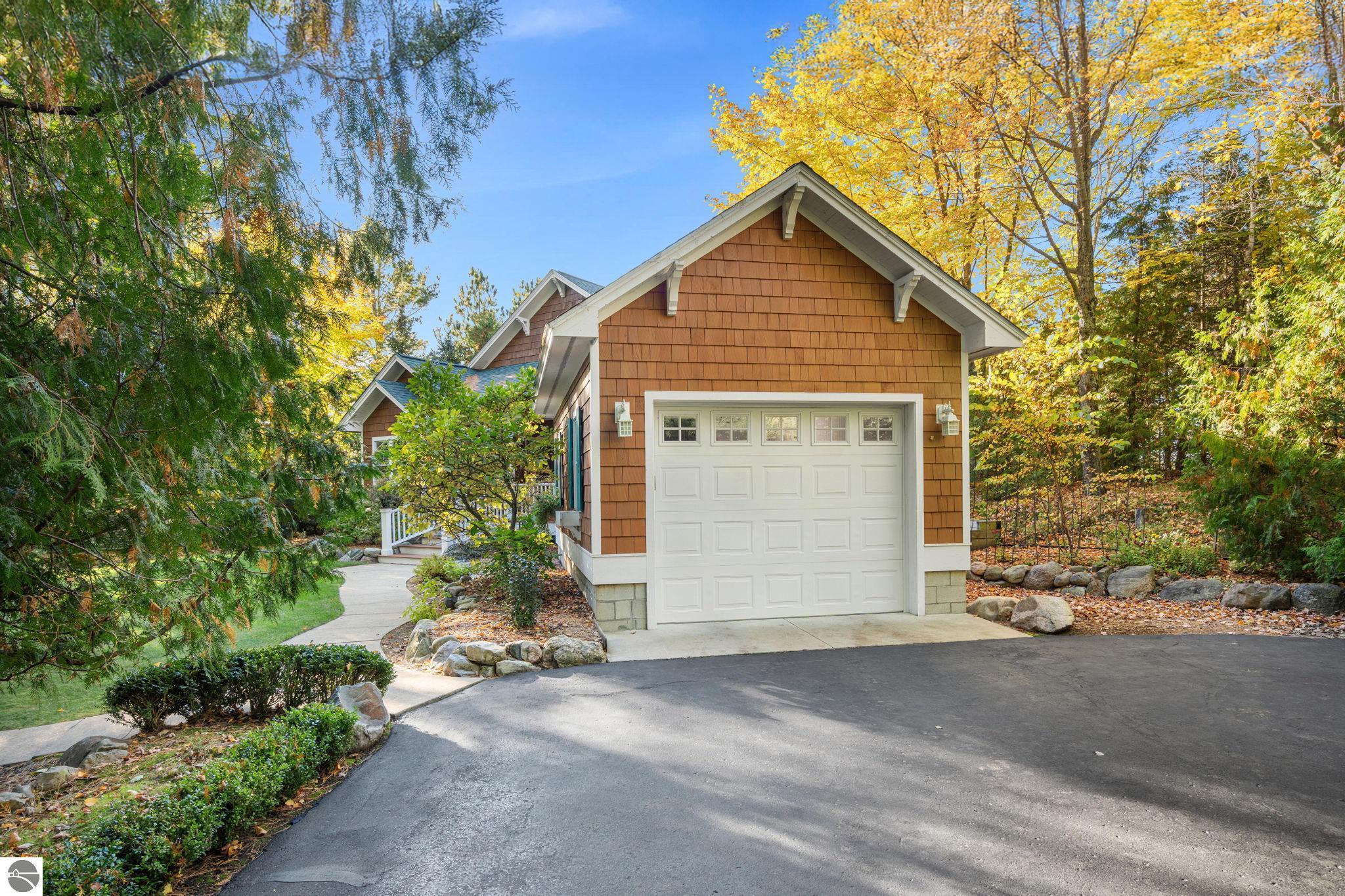 4903 Lake Shore Drive