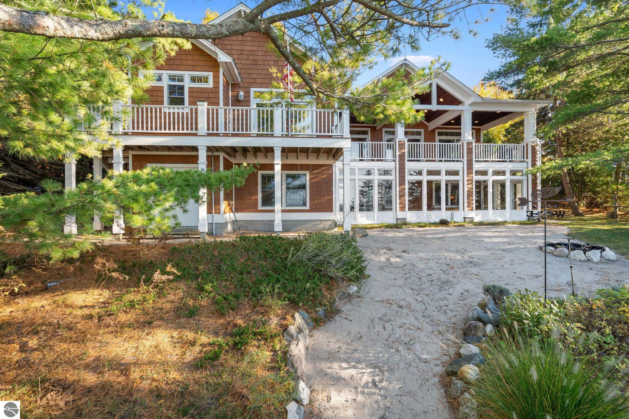 4903 Lake Shore Drive