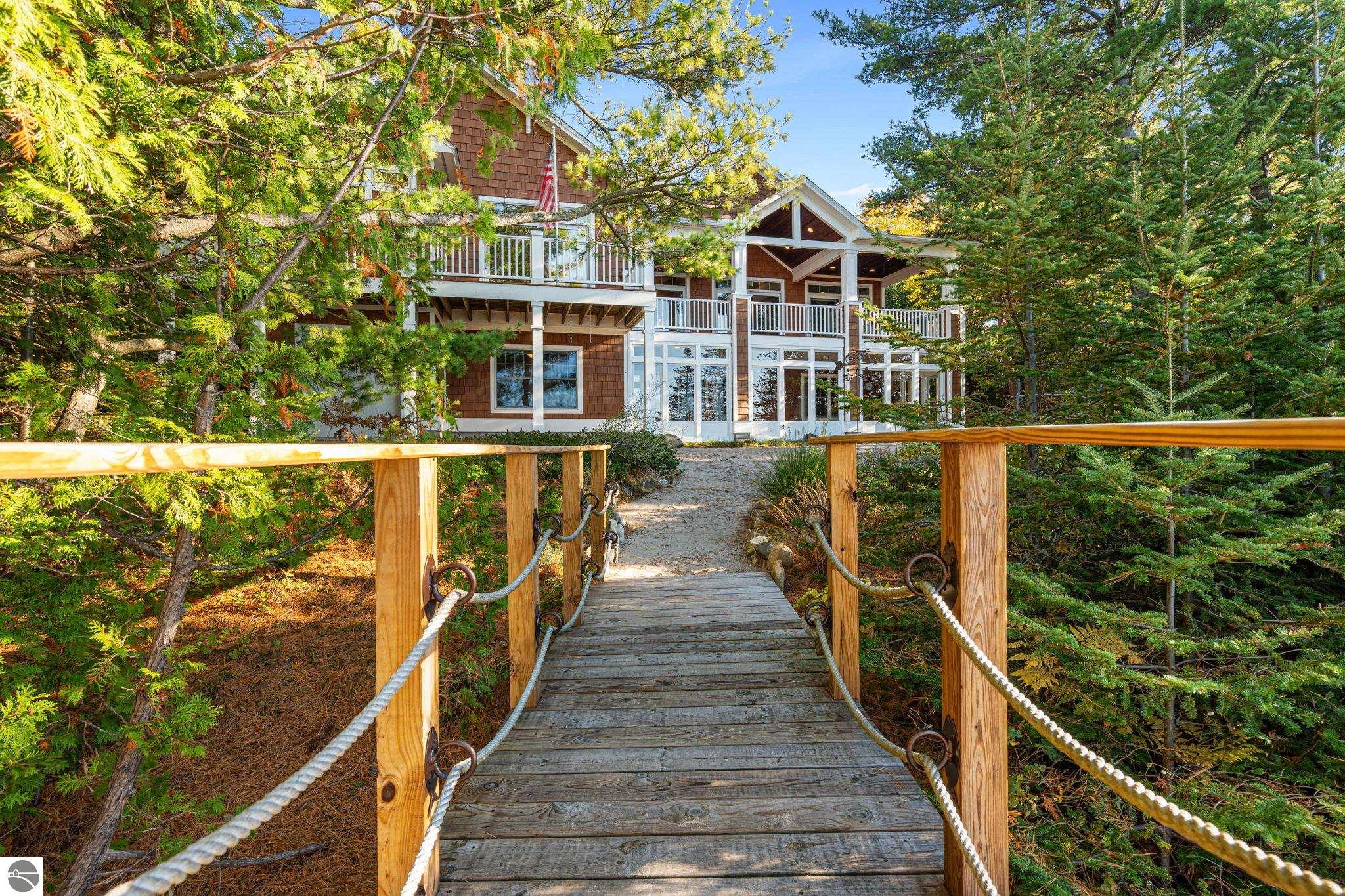 4903 Lake Shore Drive