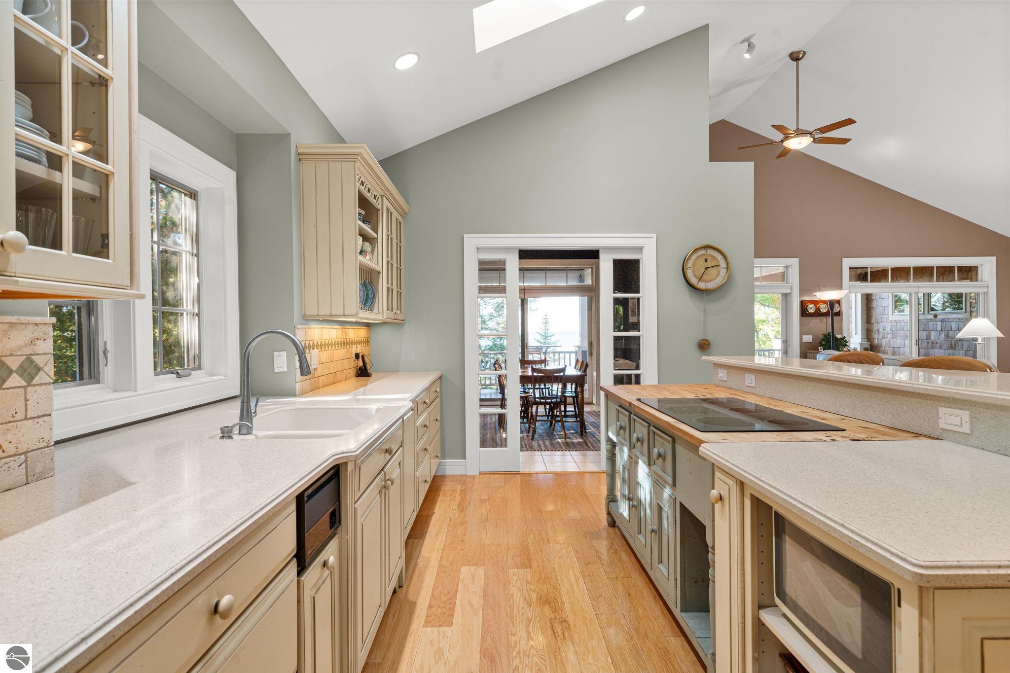 4903 Lake Shore Drive