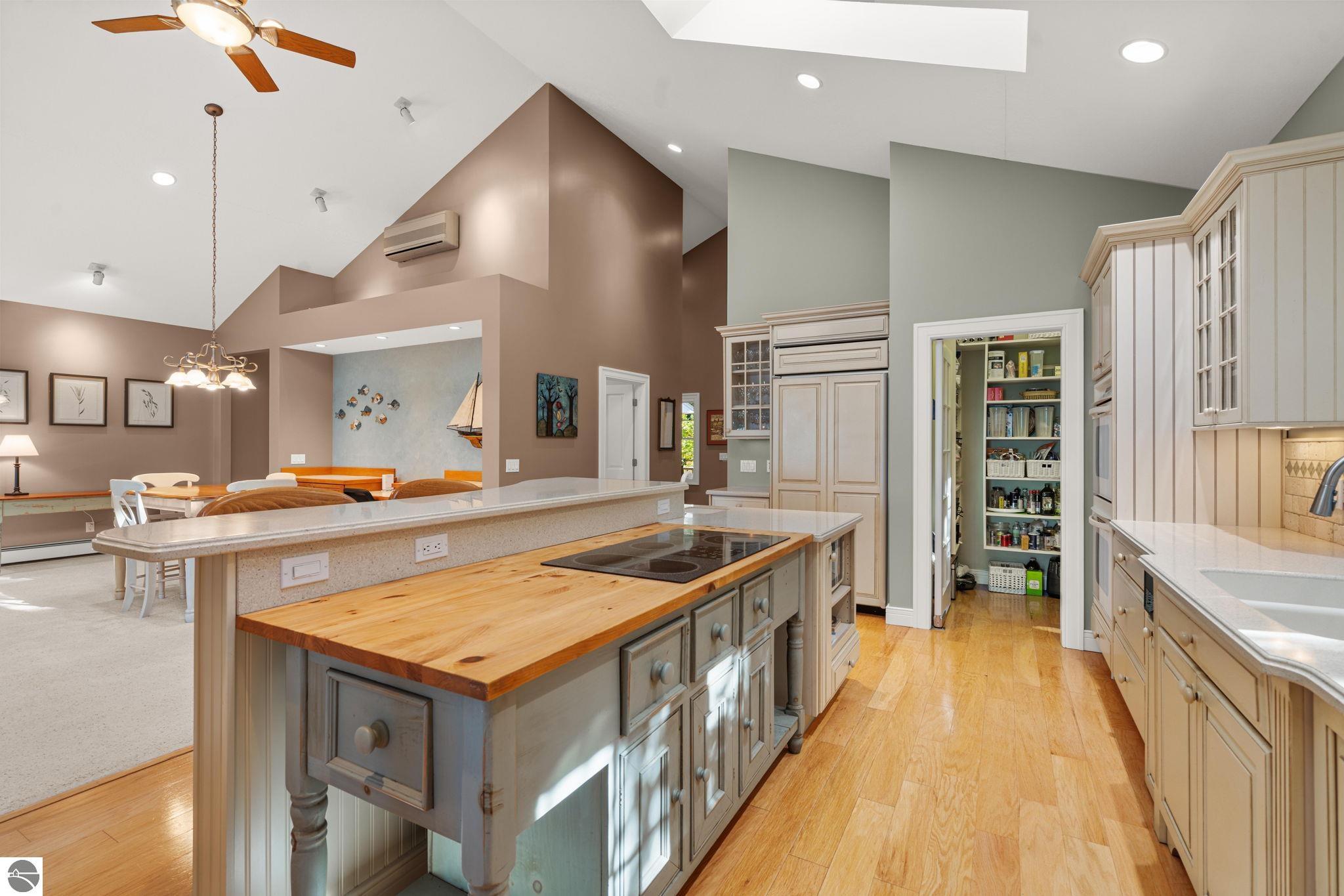 4903 Lake Shore Drive