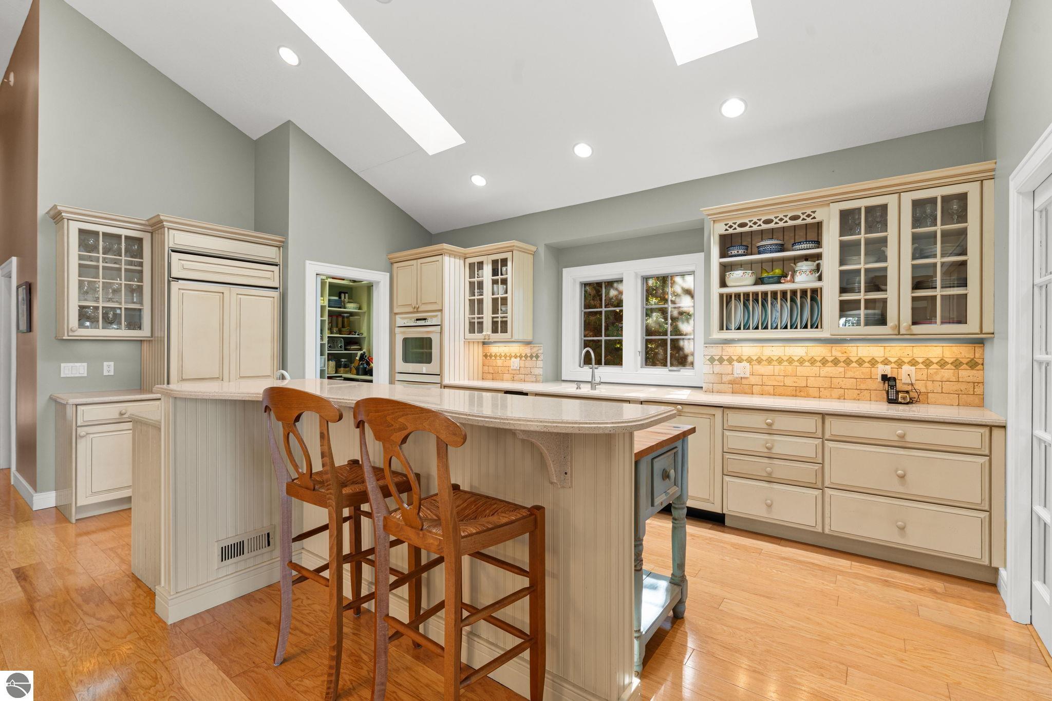 4903 Lake Shore Drive