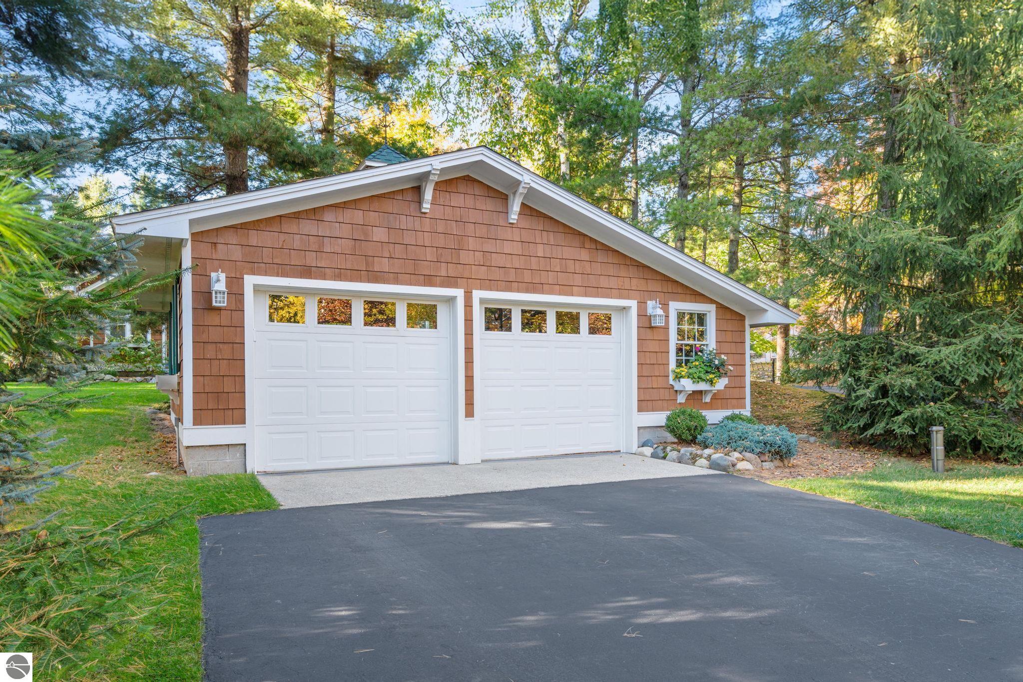 4903 Lake Shore Drive