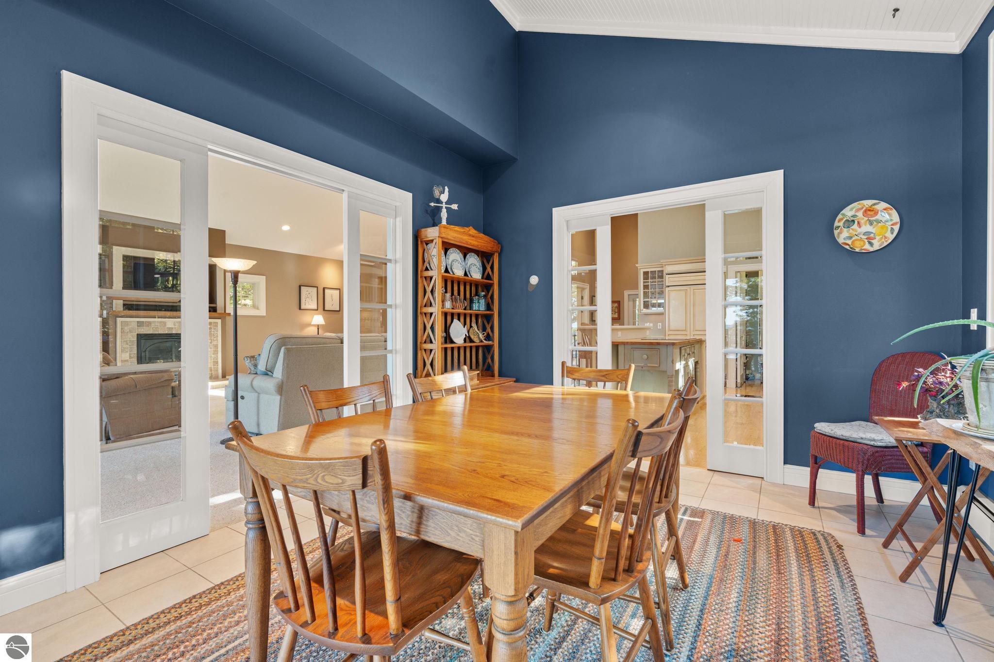 4903 Lake Shore Drive