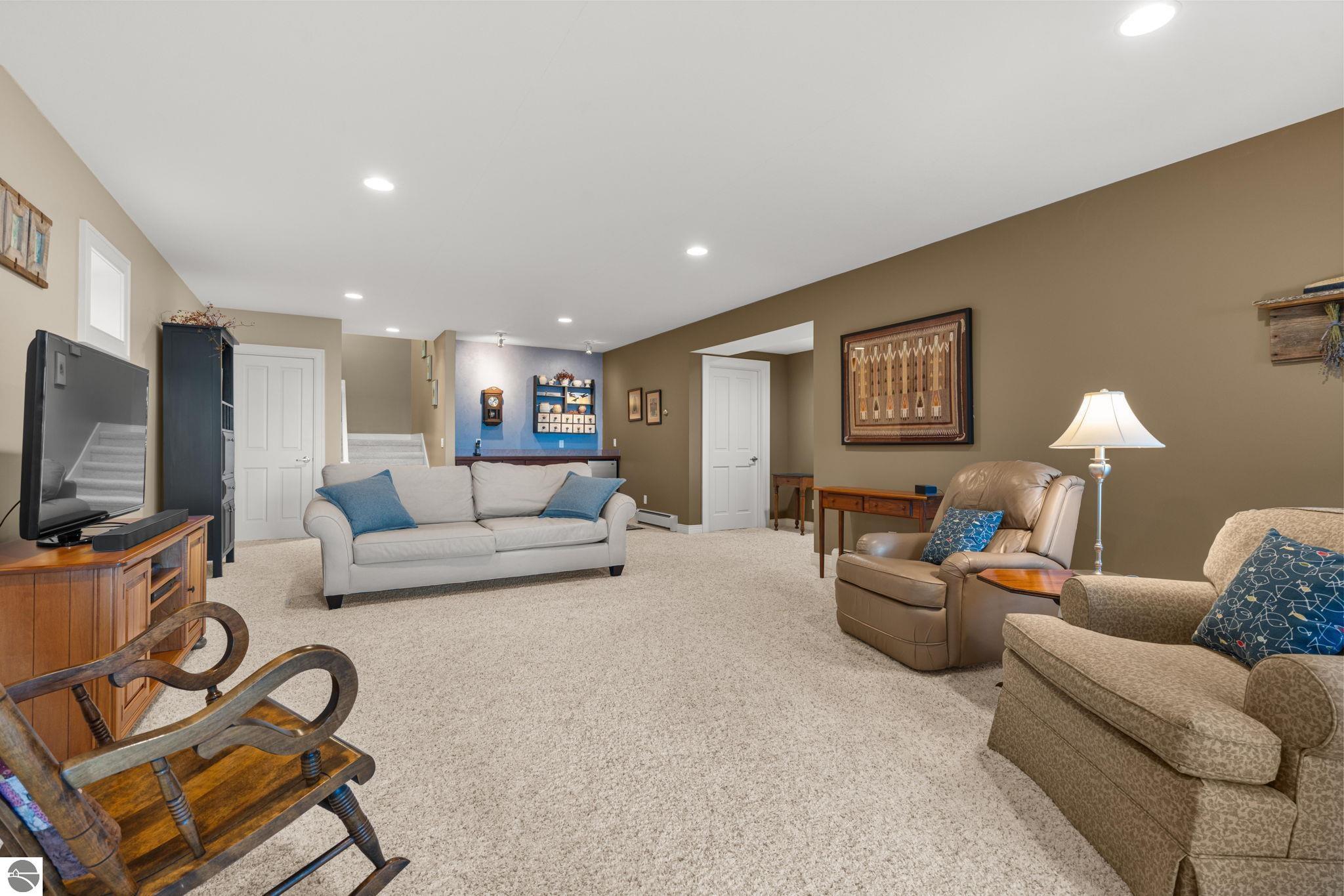 4903 Lake Shore Drive