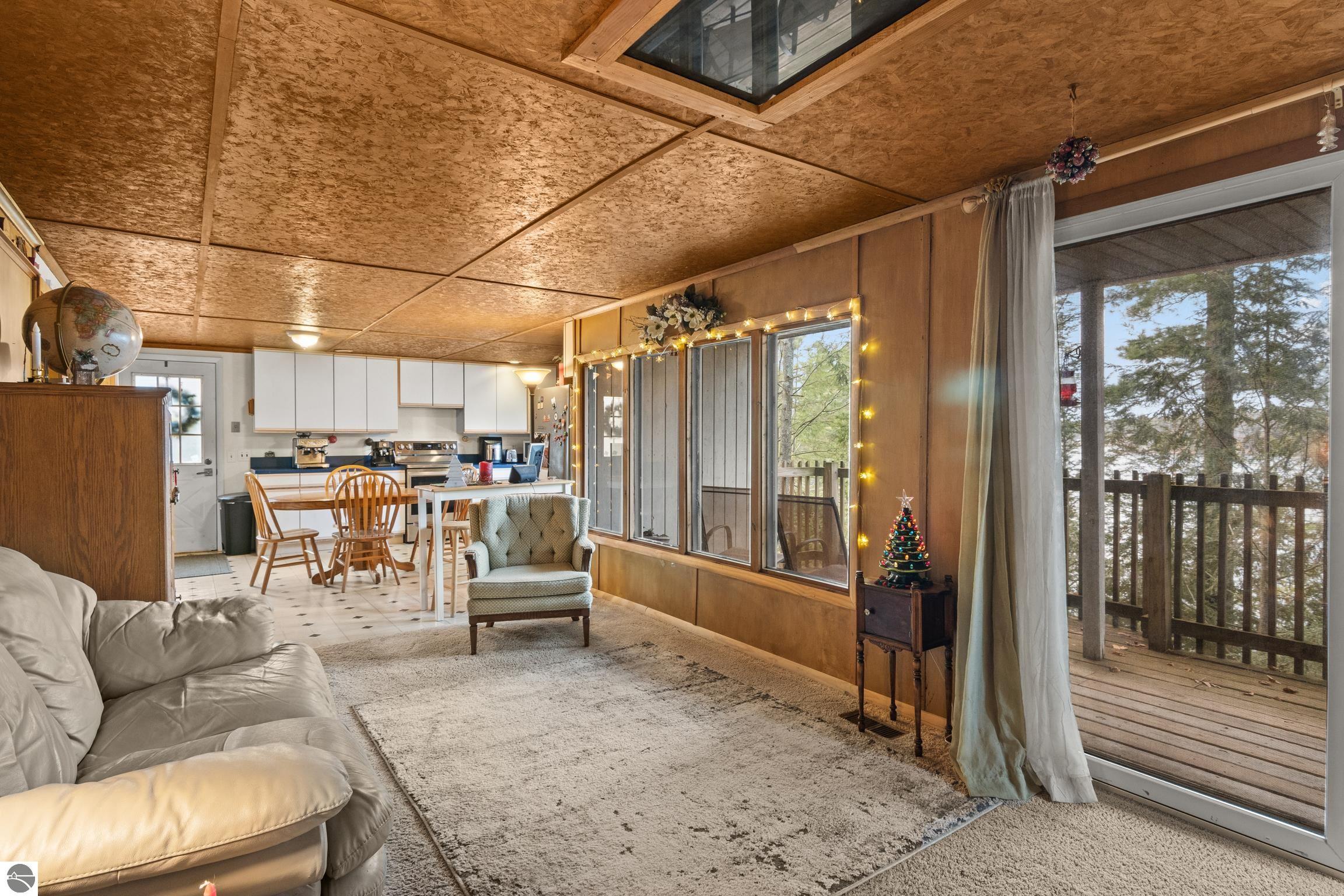 4411 Lakeview Trail