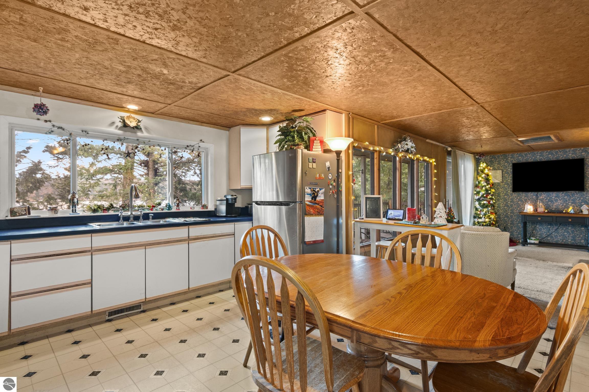 4411 Lakeview Trail