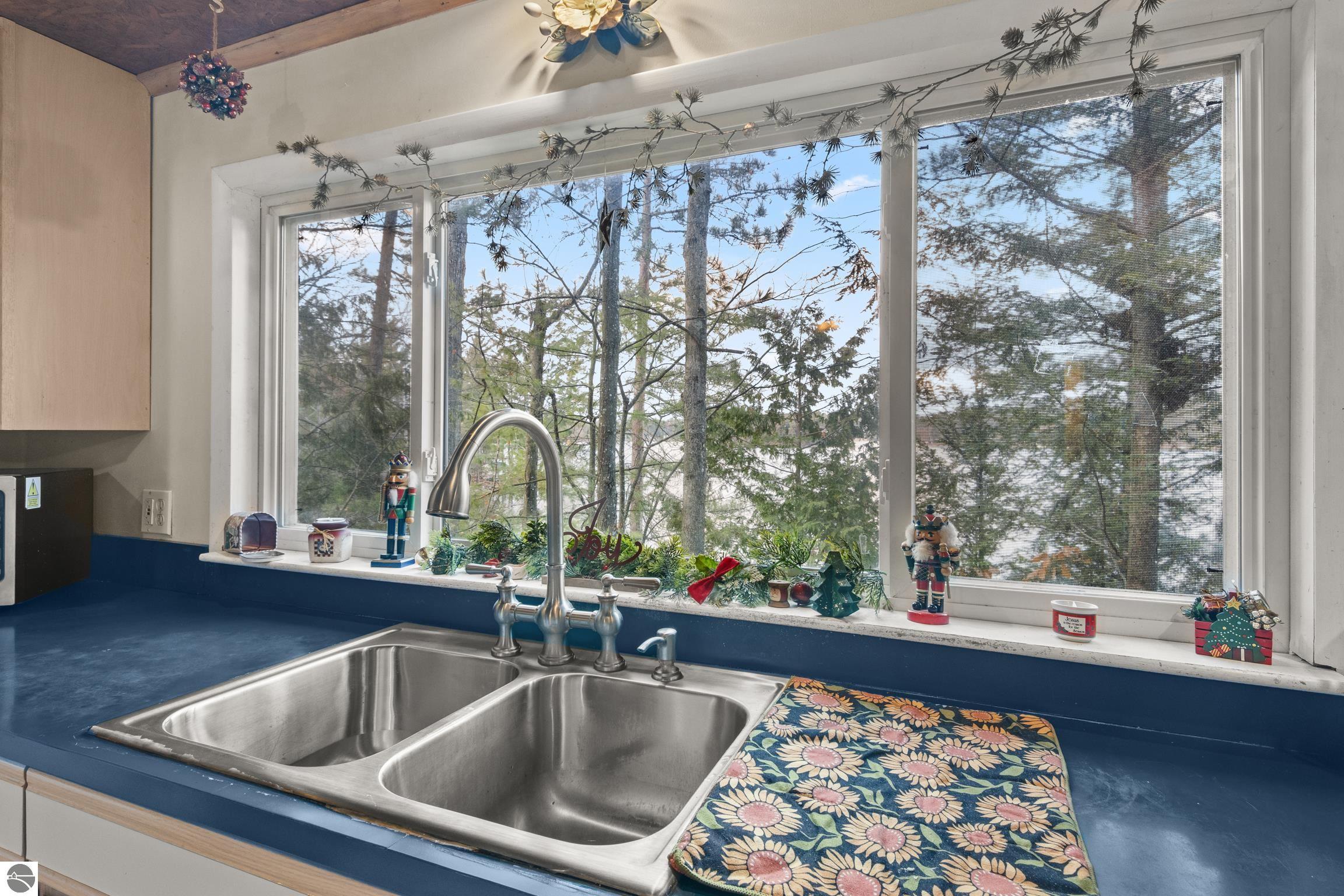 4411 Lakeview Trail