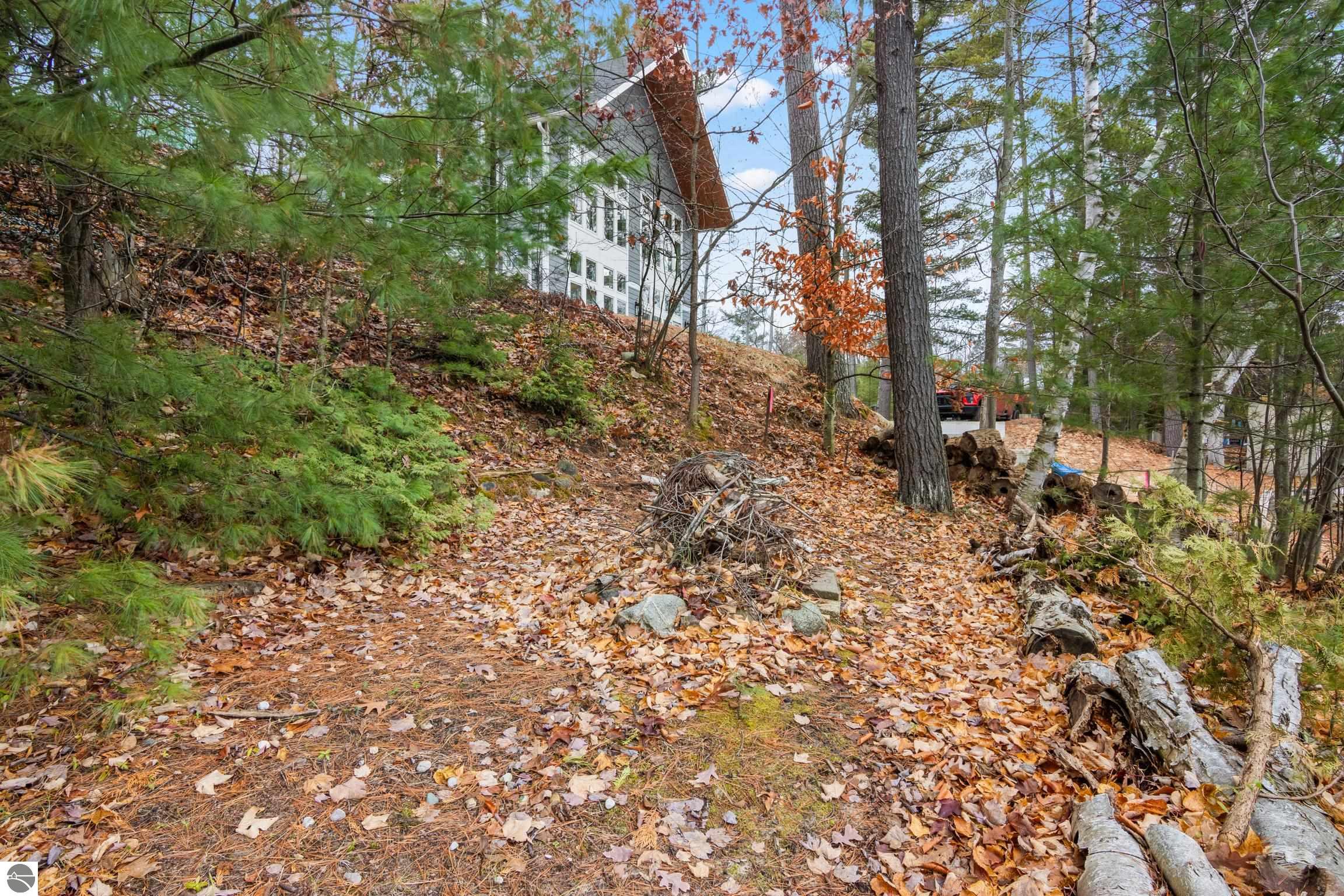4411 Lakeview Trail