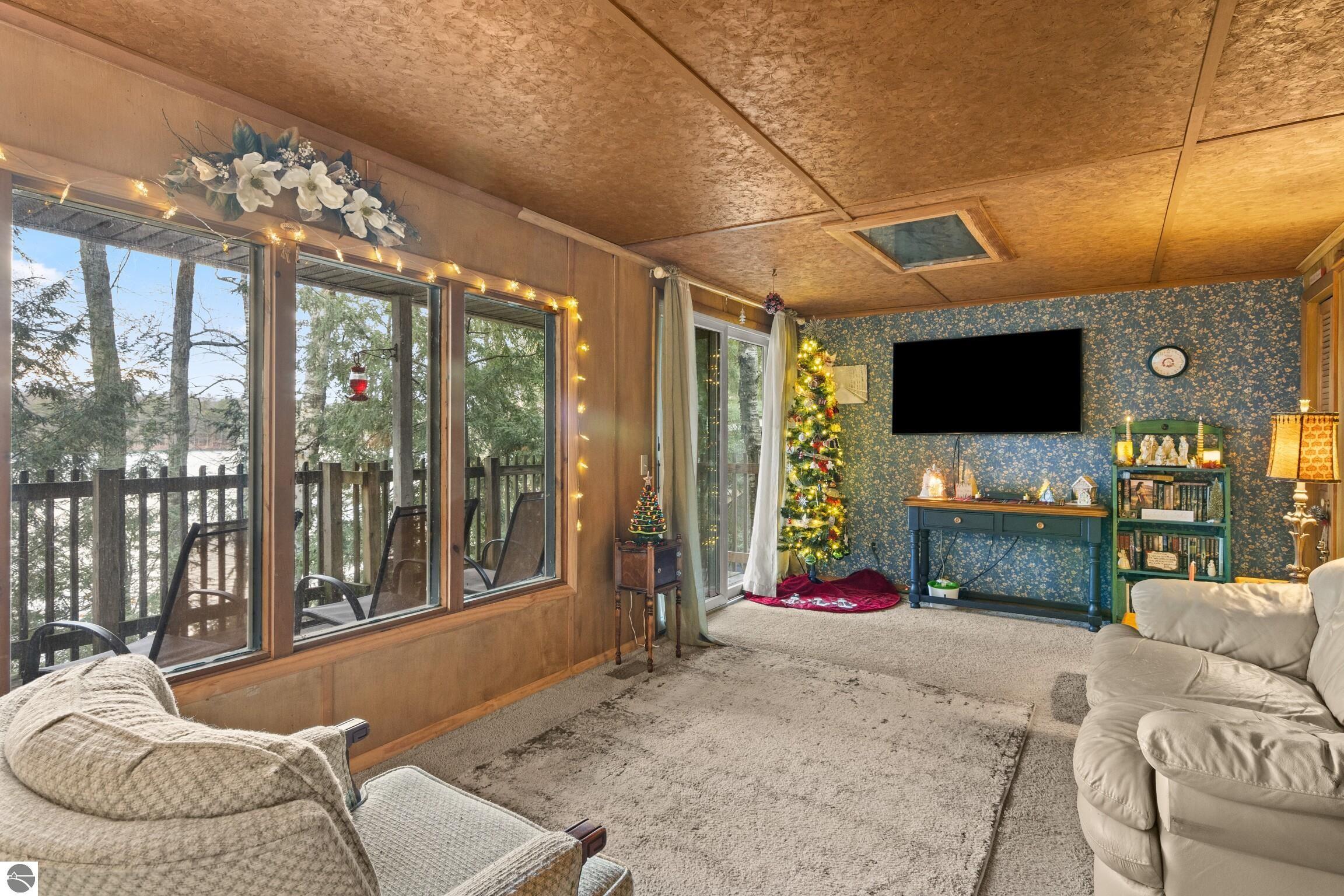 4411 Lakeview Trail