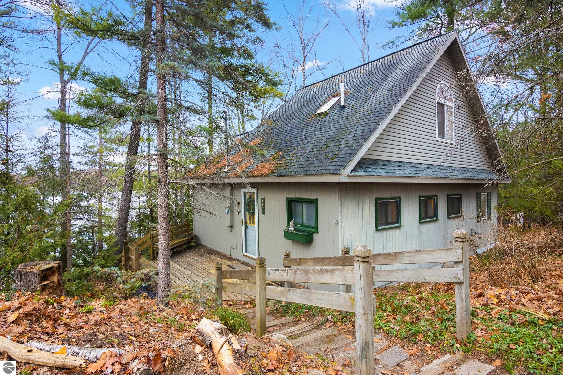 4411 Lakeview Trail