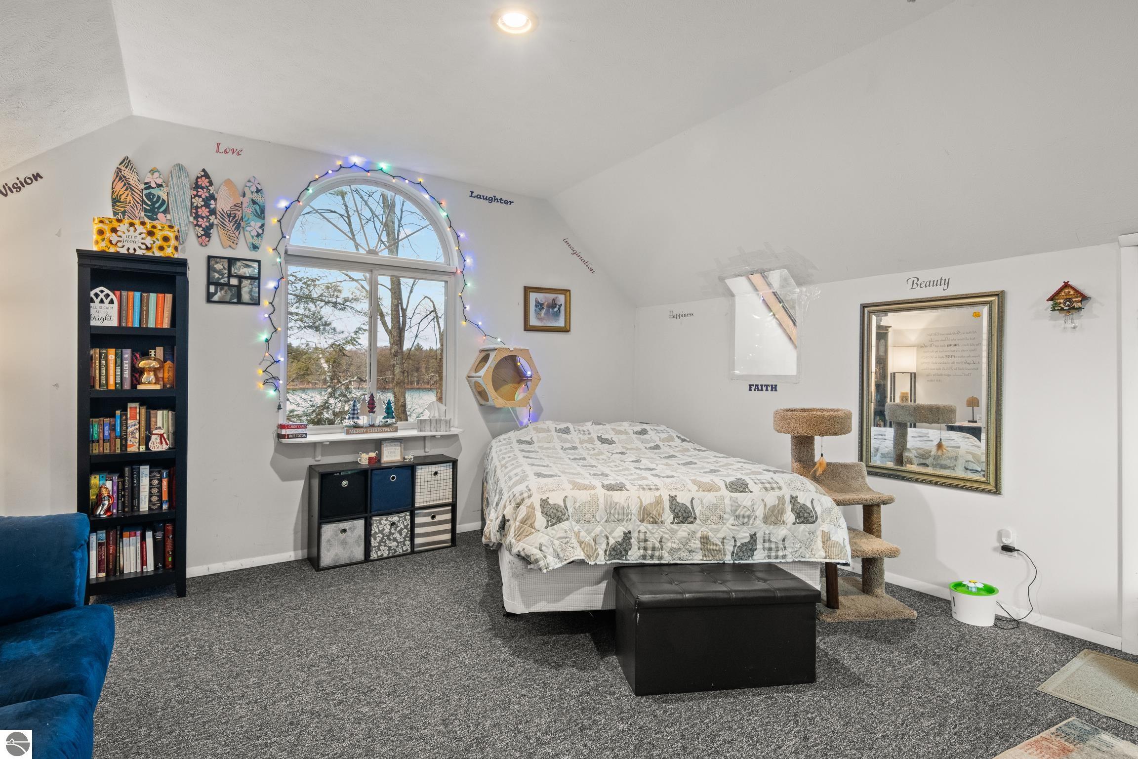 4411 Lakeview Trail