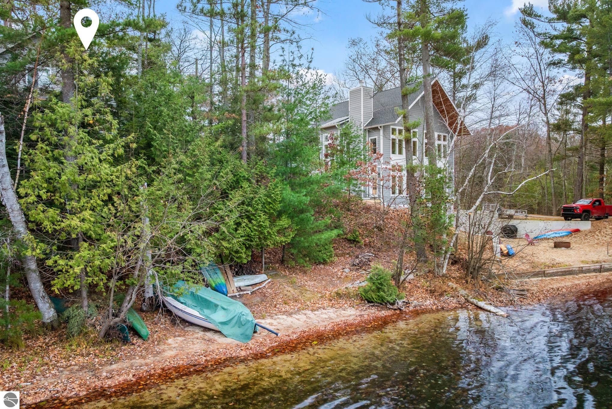 4411 Lakeview Trail