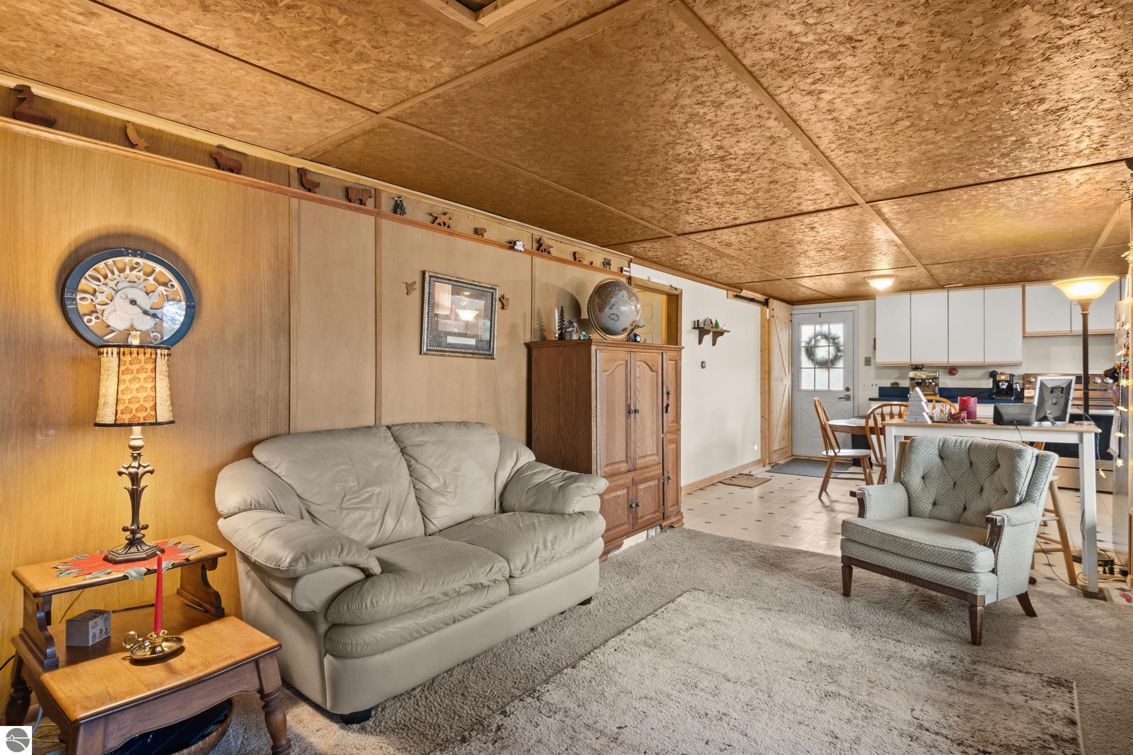 4411 Lakeview Trail