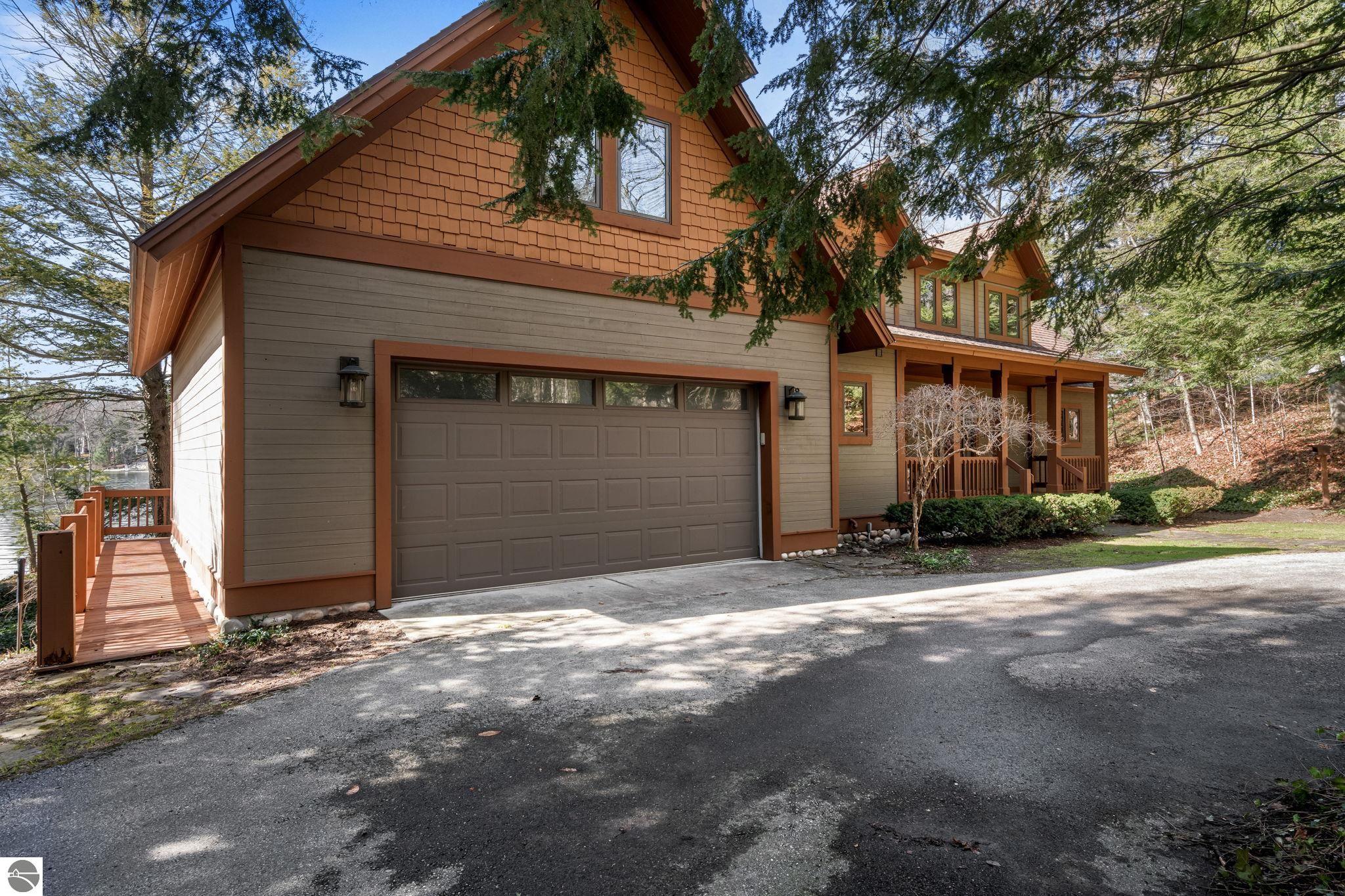 2962 Crescent Shores Drive