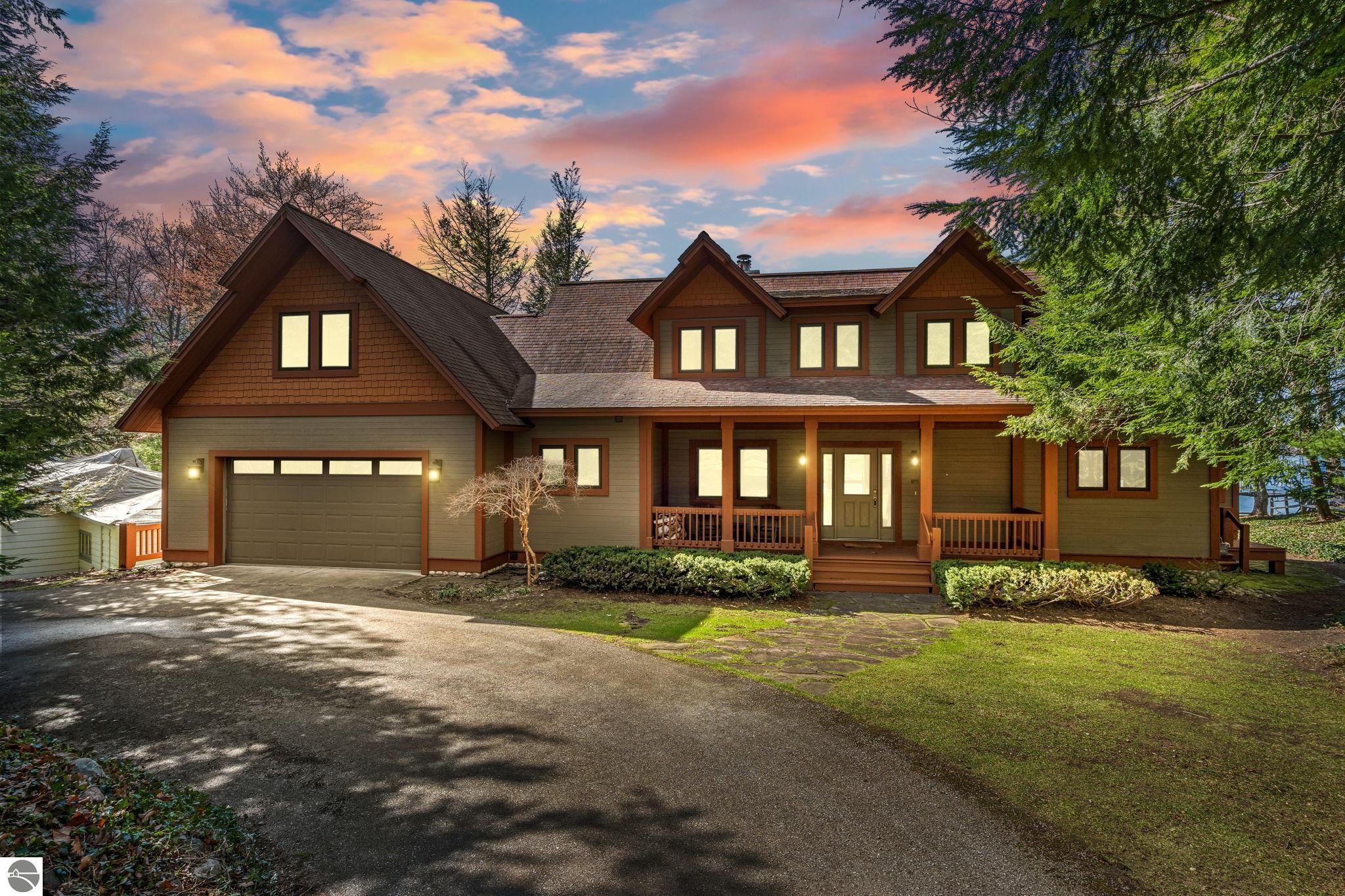 2962 Crescent Shores Drive