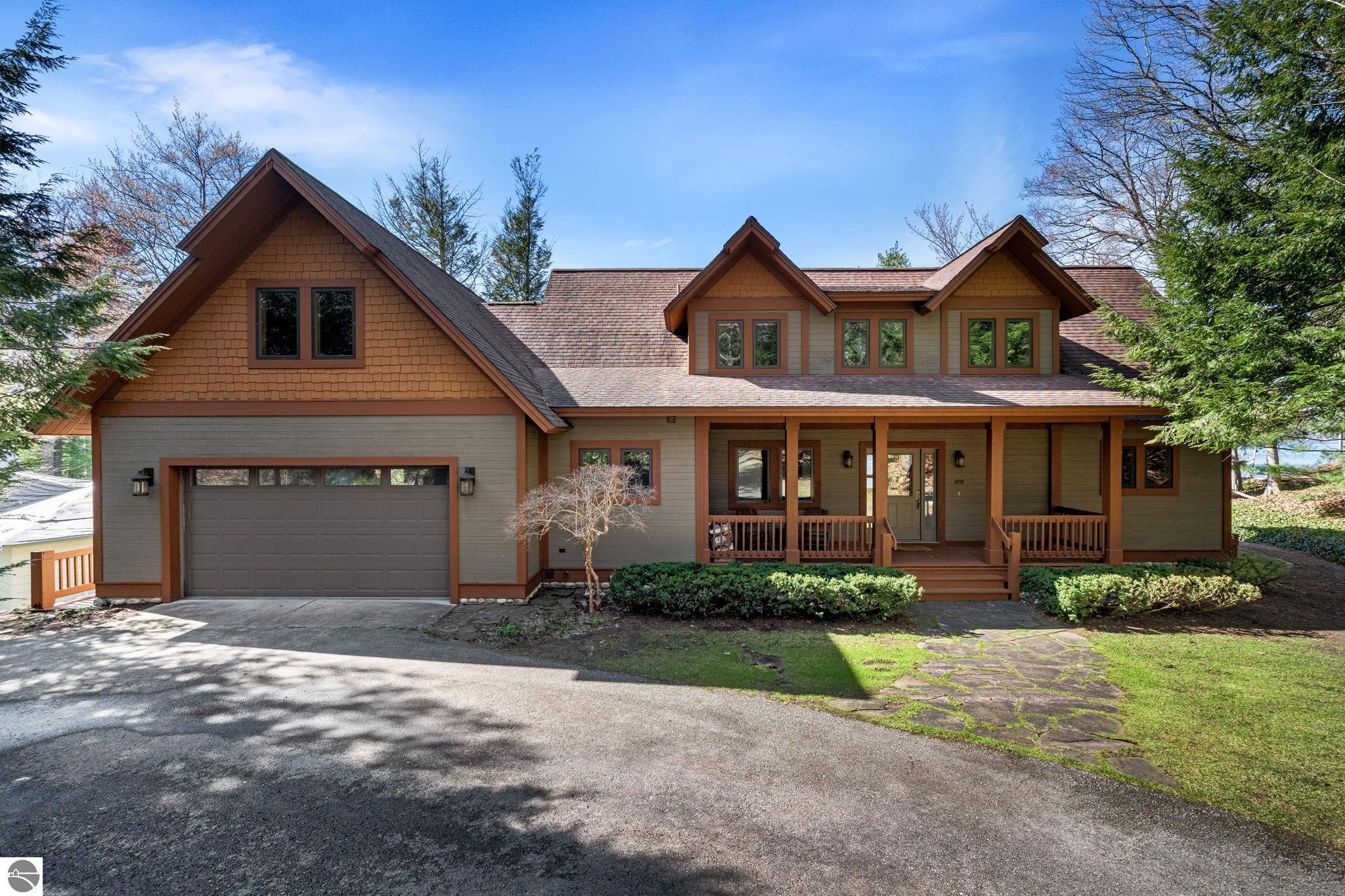 2962 Crescent Shores Drive