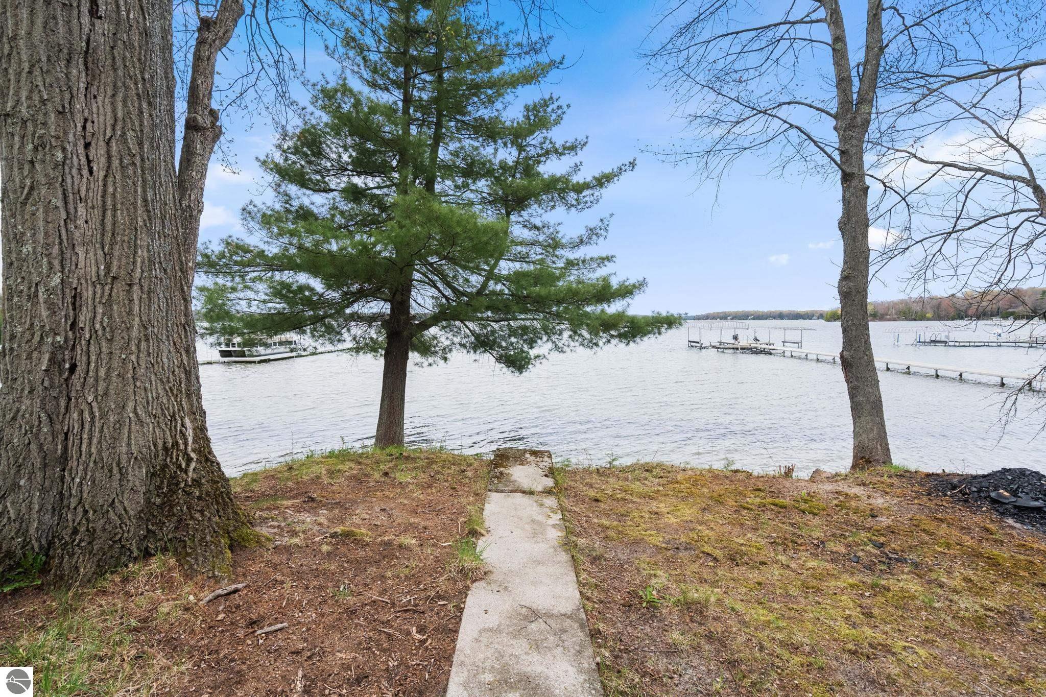 186 S South Long Lake Road