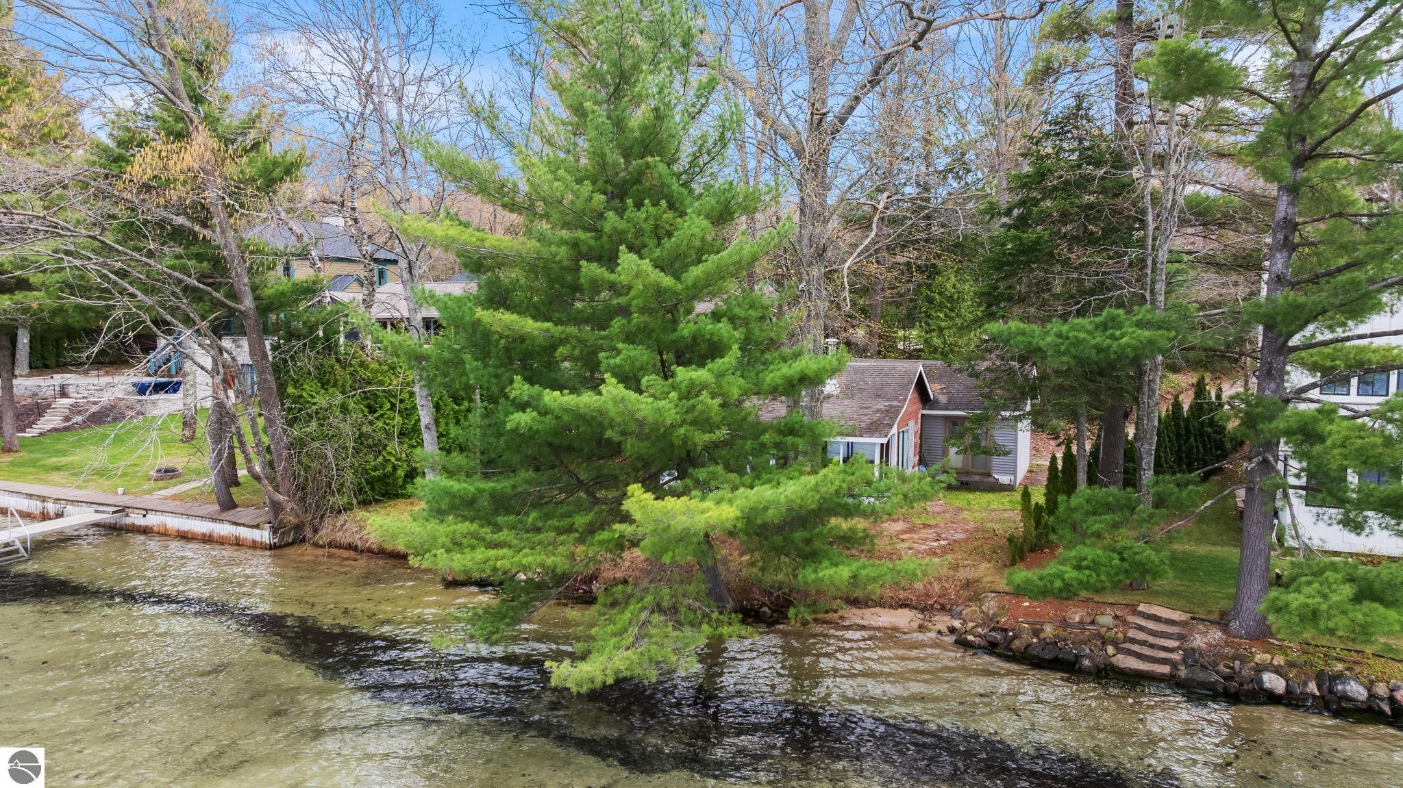 186 S South Long Lake Road