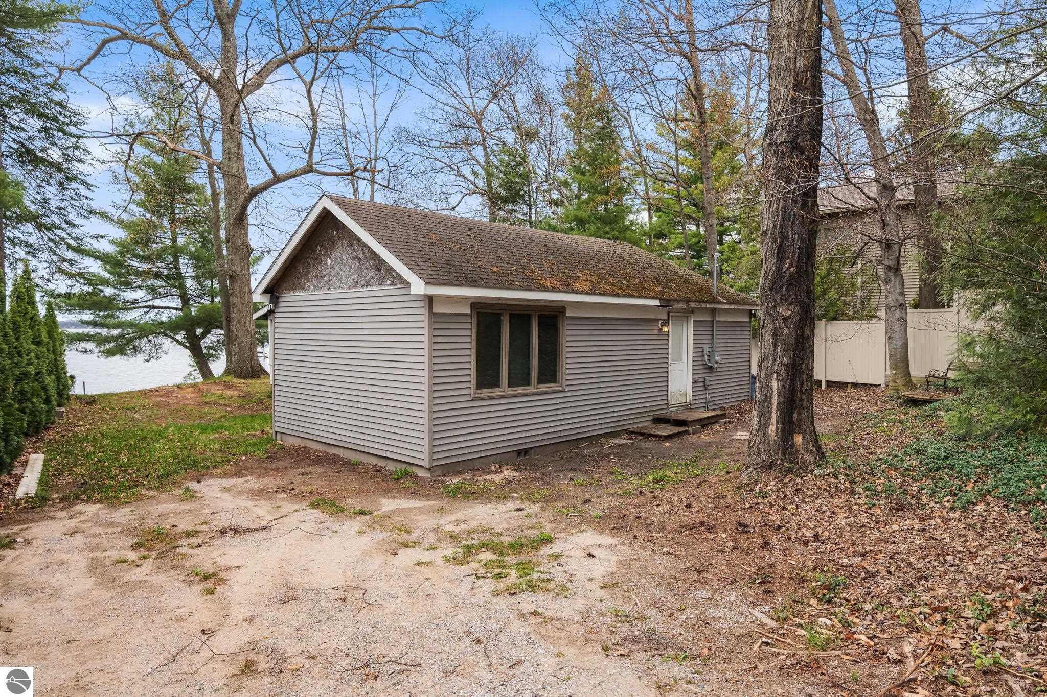 186 S South Long Lake Road