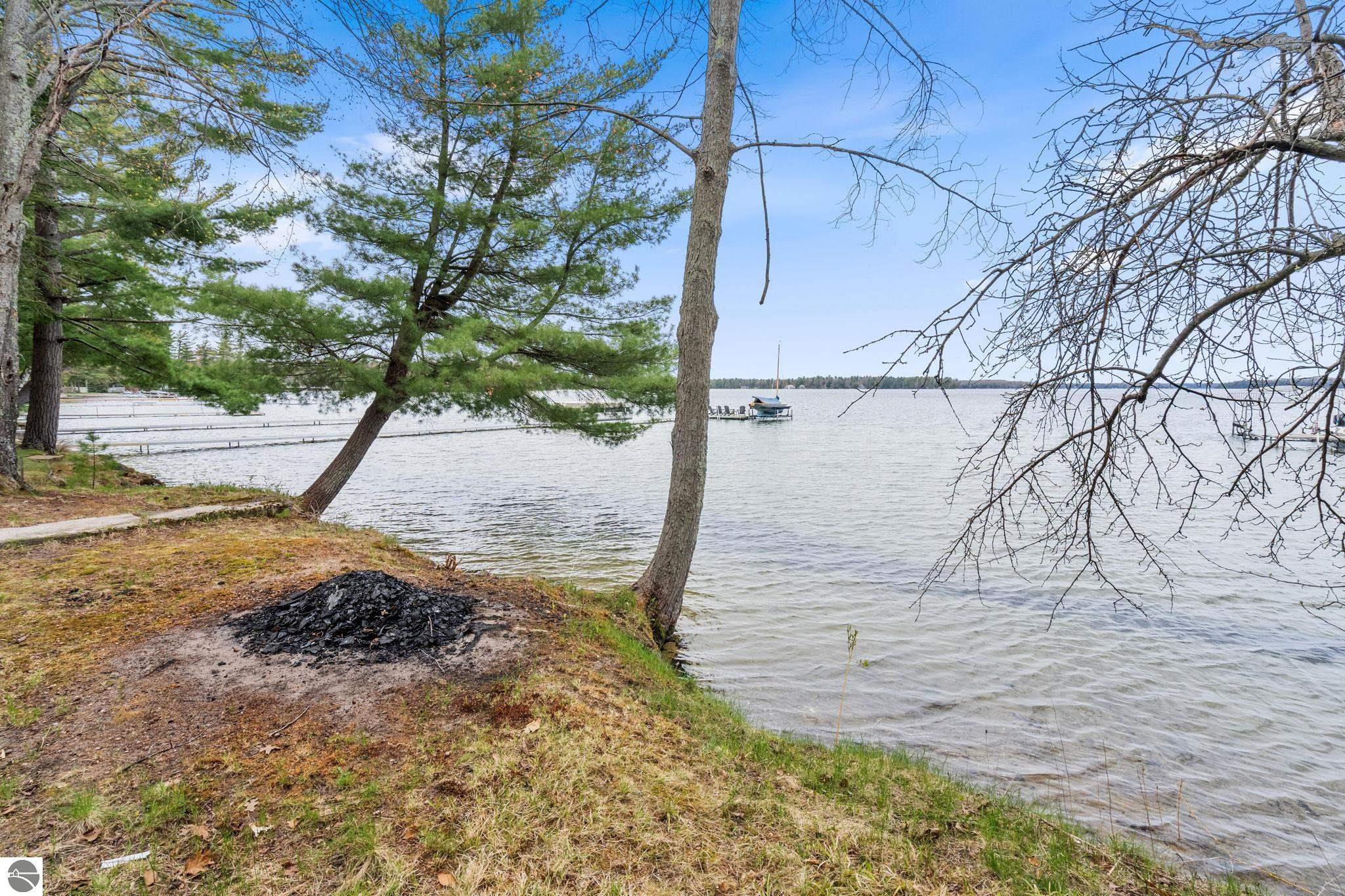186 S South Long Lake Road