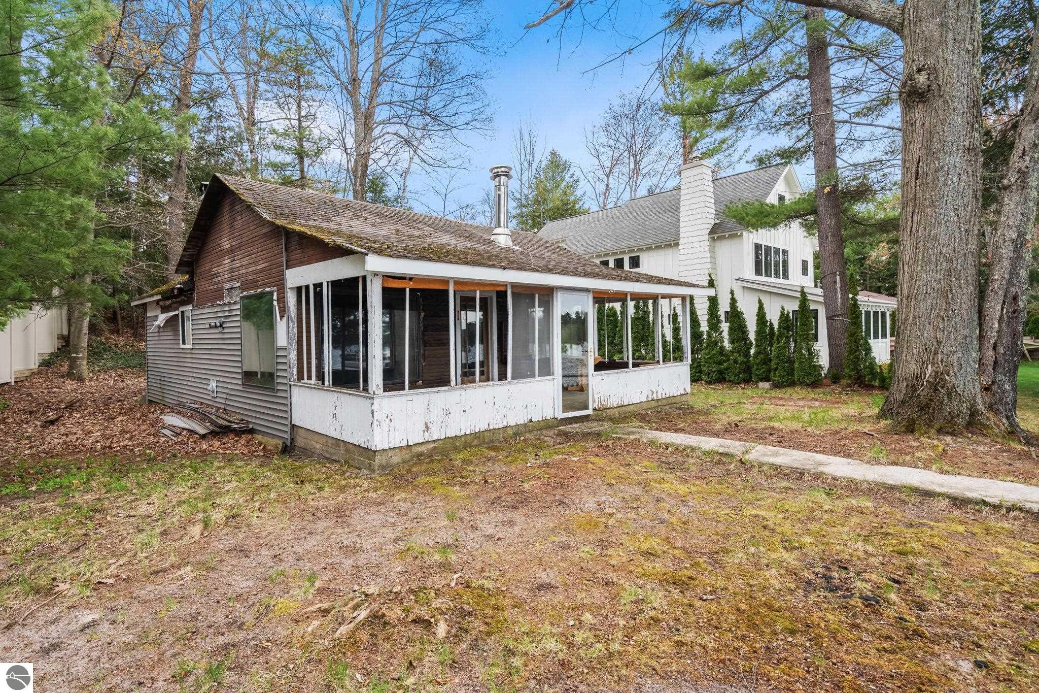 186 S South Long Lake Road