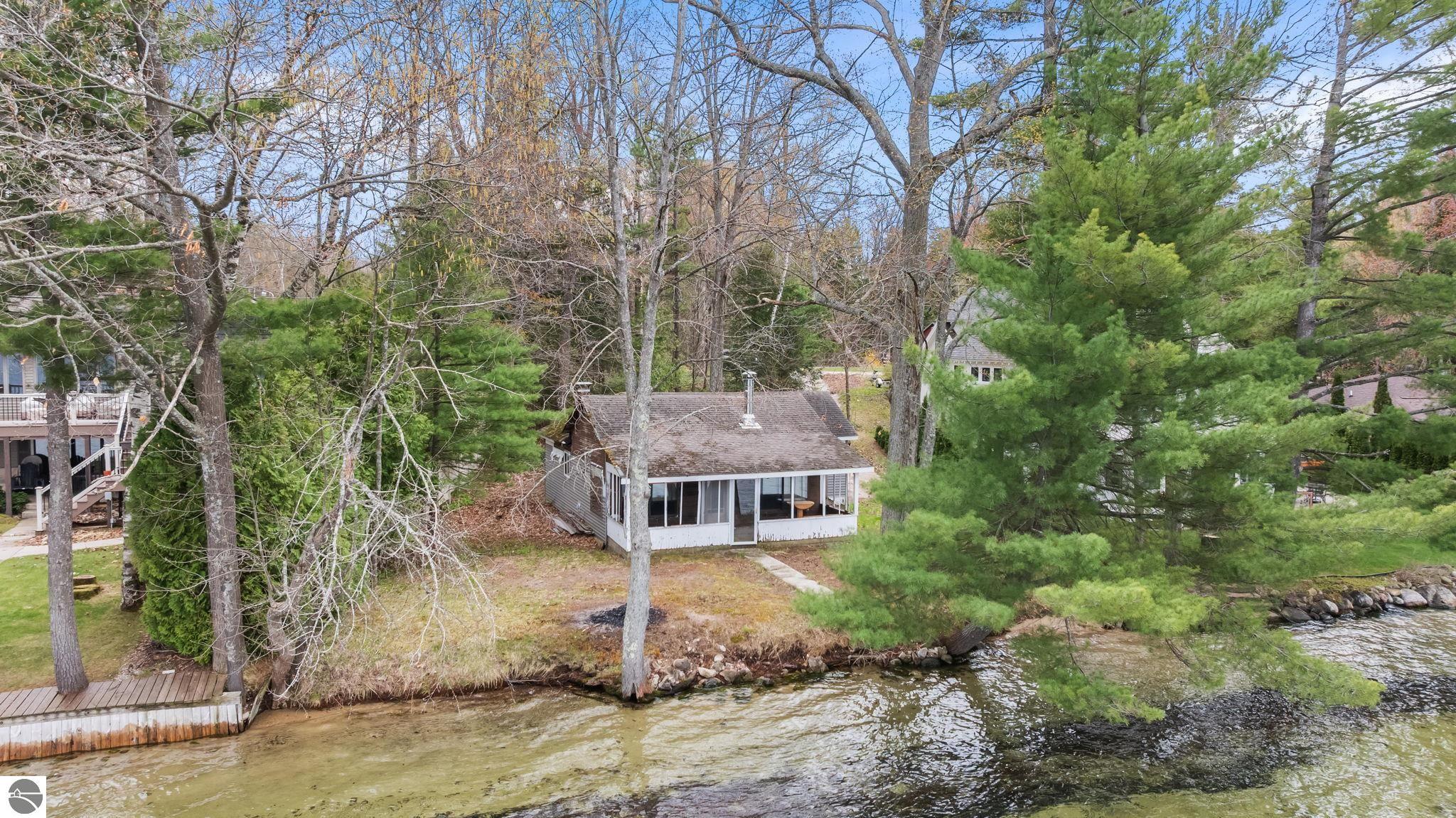 186 S South Long Lake Road