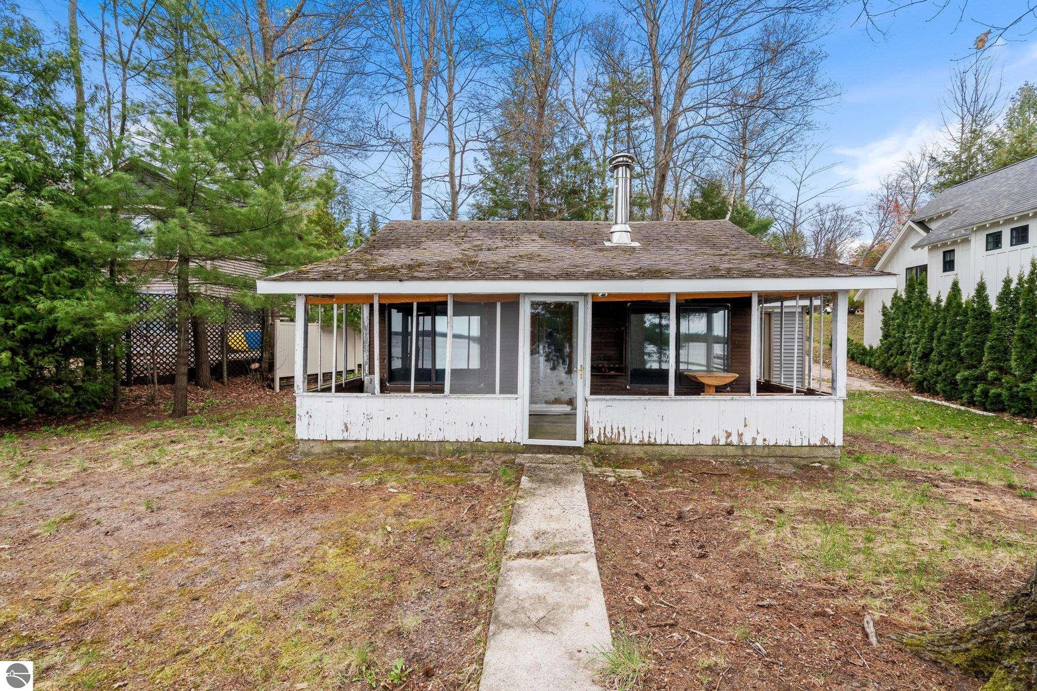 186 S South Long Lake Road