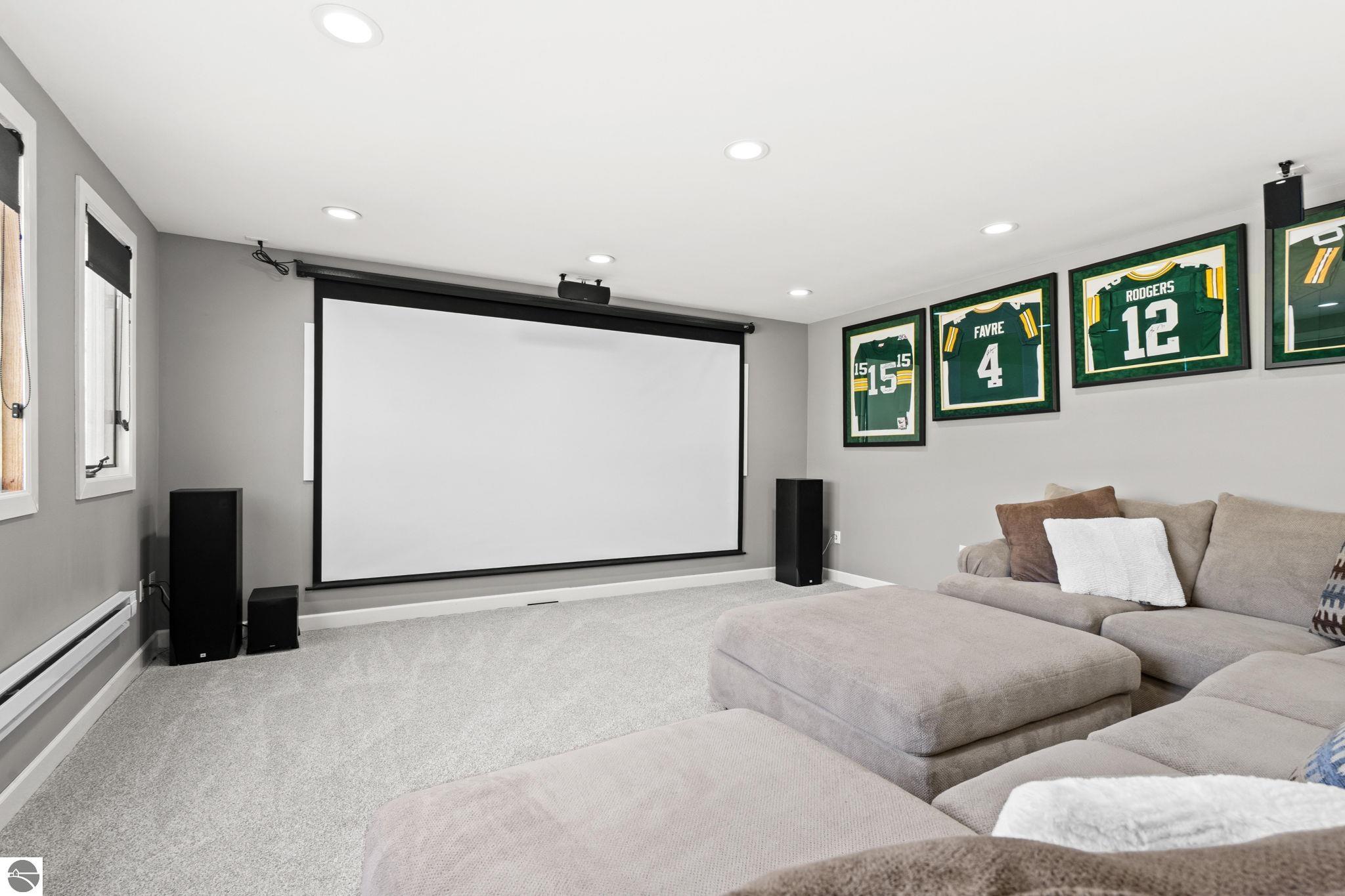 9045 North Pointe Woods
