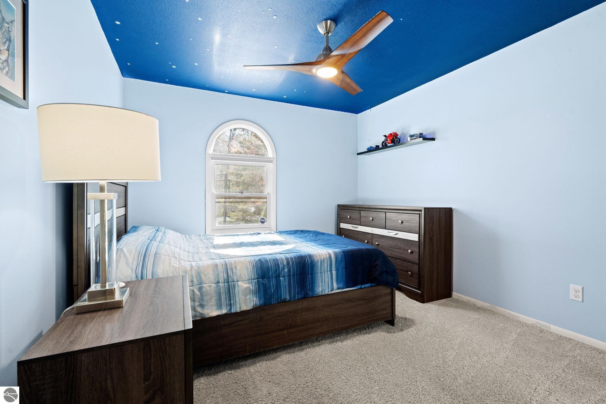 9045 North Pointe Woods