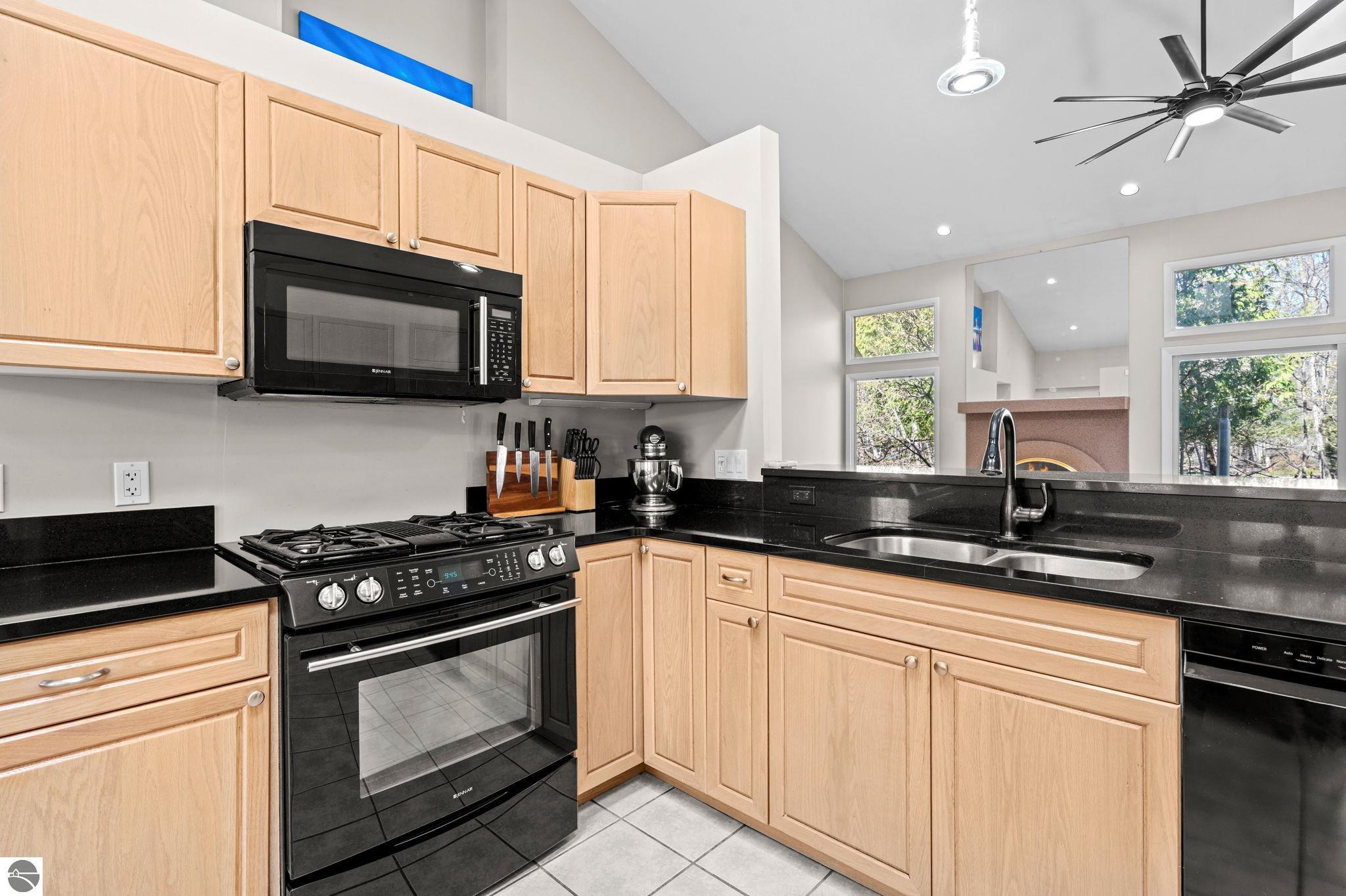 9045 North Pointe Woods